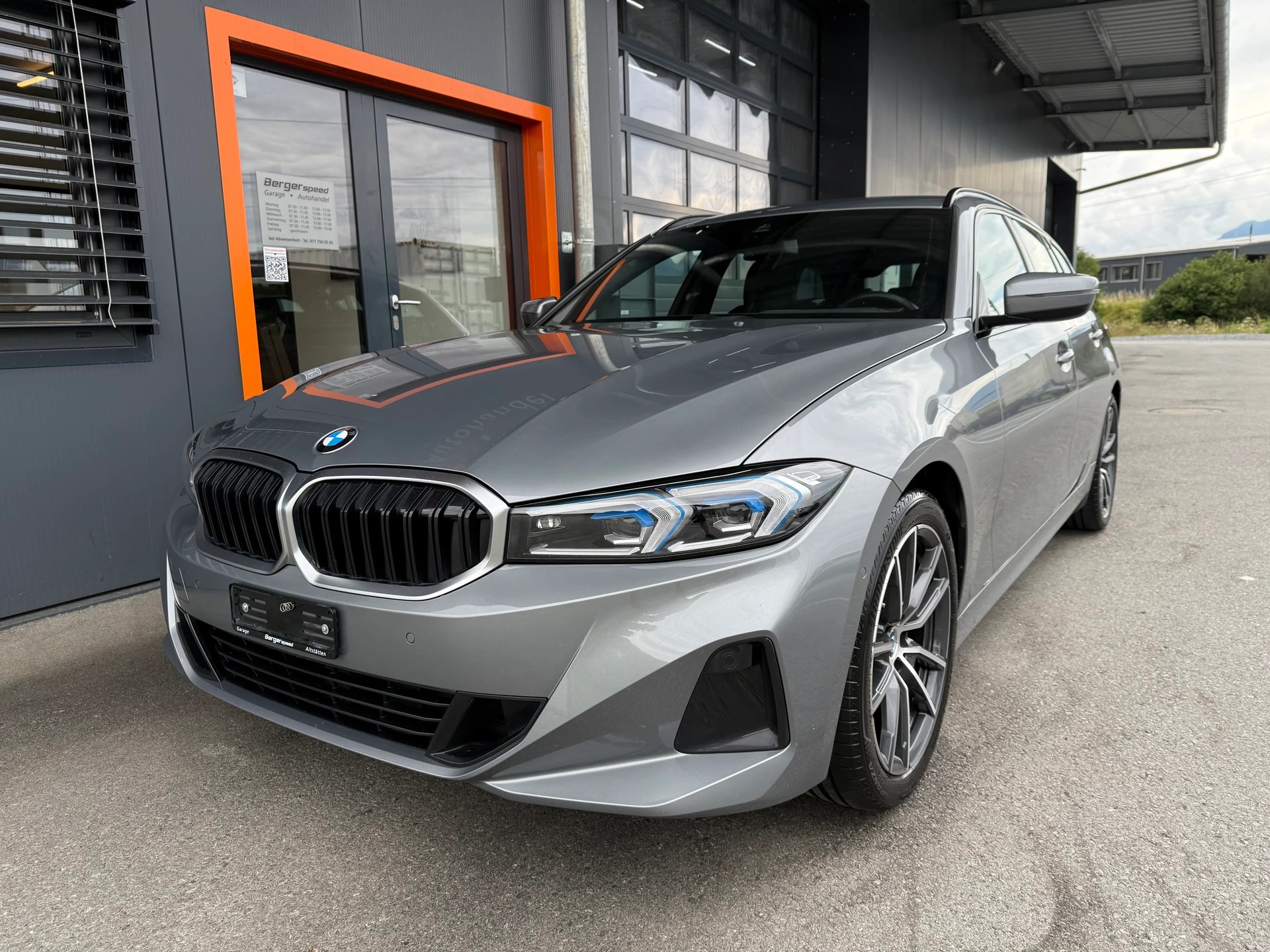 BMW 320d xDrive 48V Touring Steptronic - 4