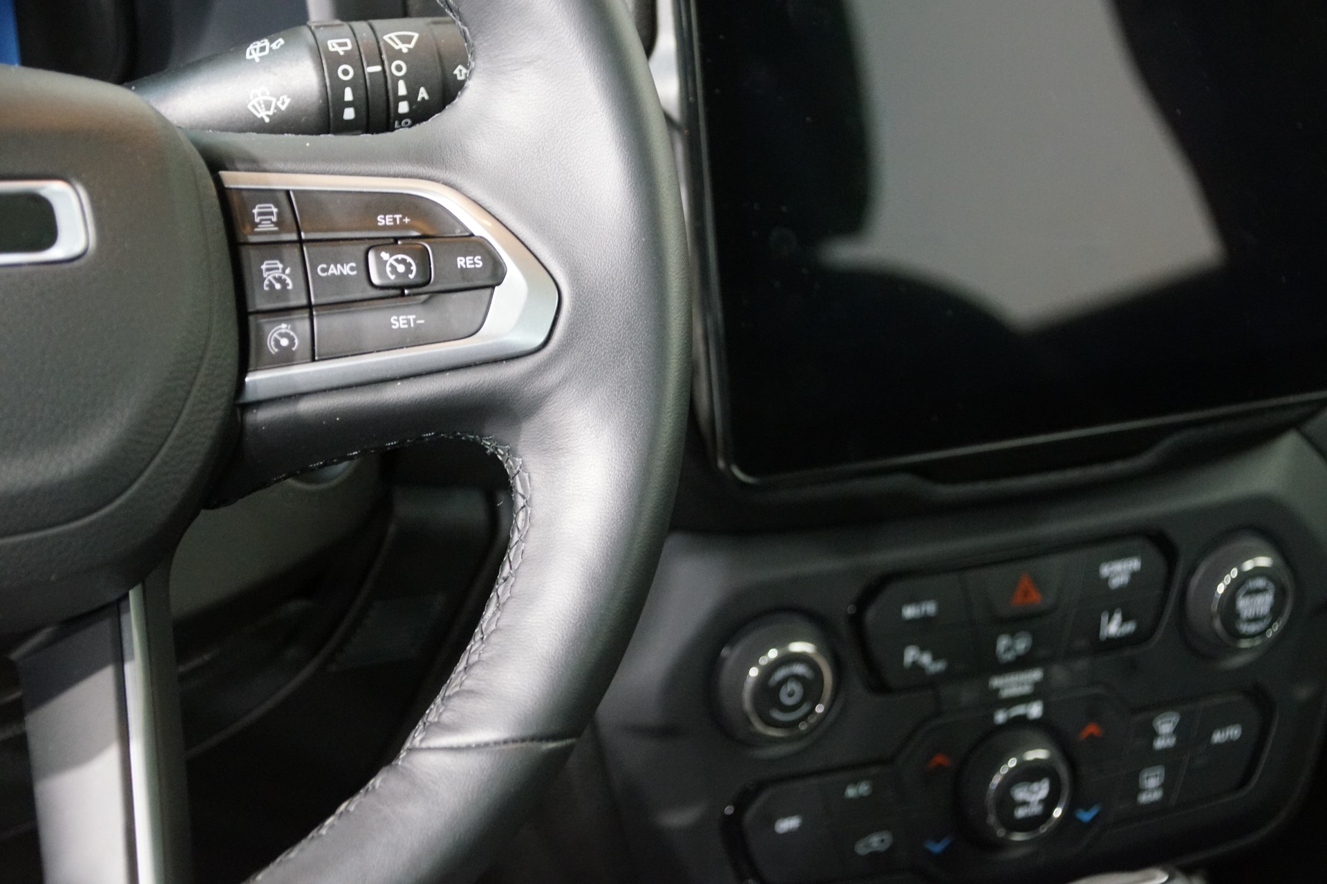 JEEP Renegade 1.5 MHEV *Summit Sky* NEW Modell - 17