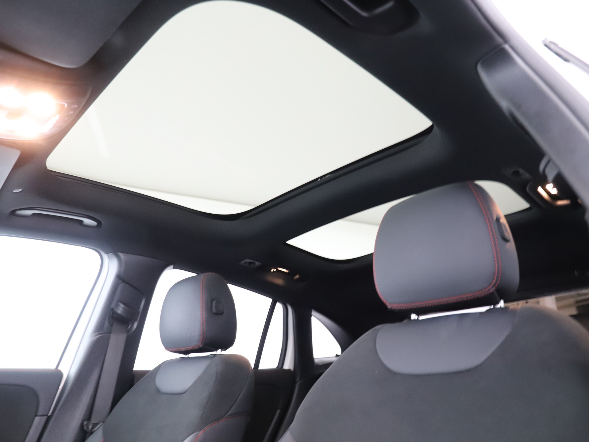 MERCEDES-BENZ GLA 220 4Matic 8G-DCT - 15