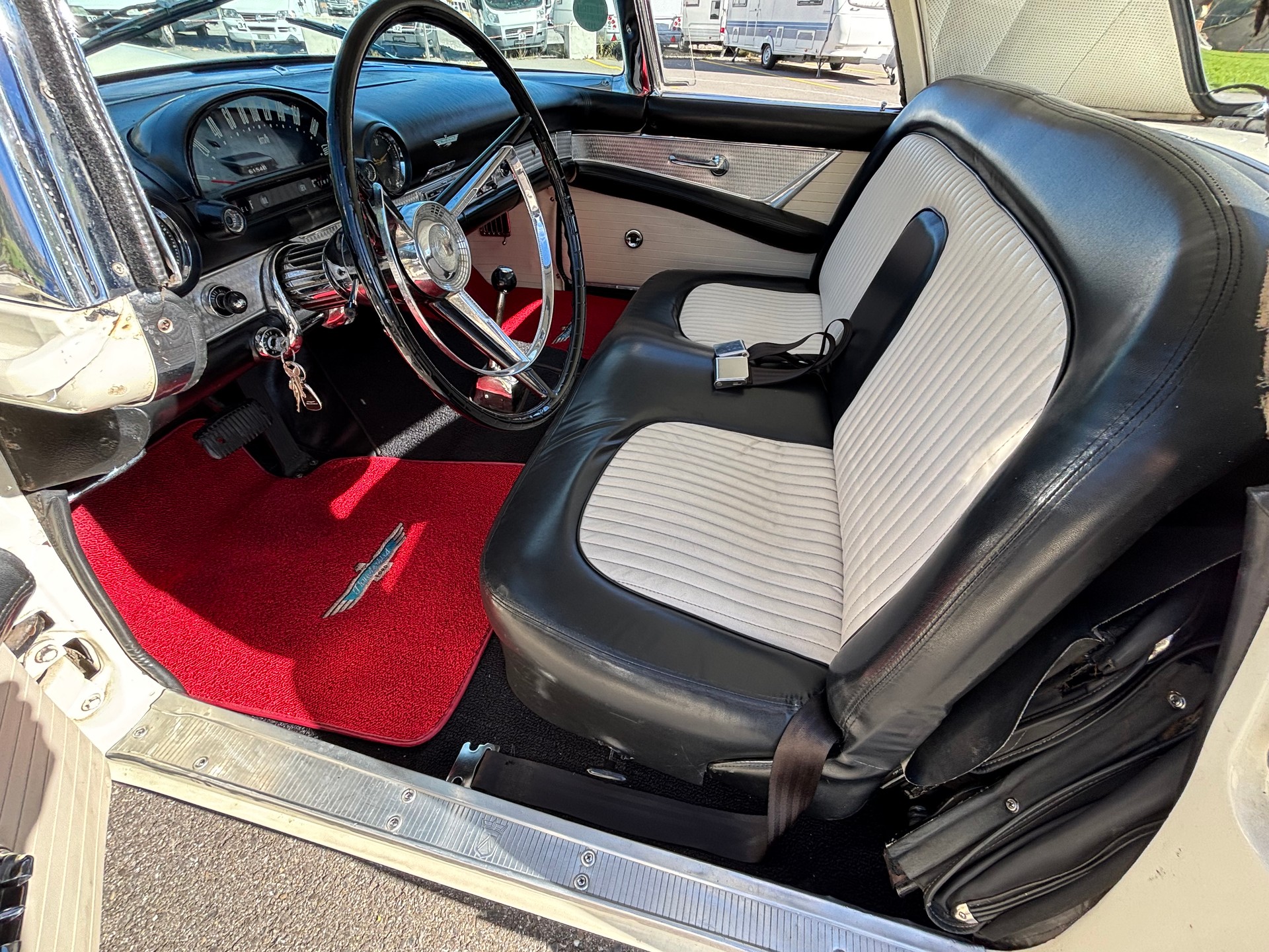 FORD Thunderbird - 12