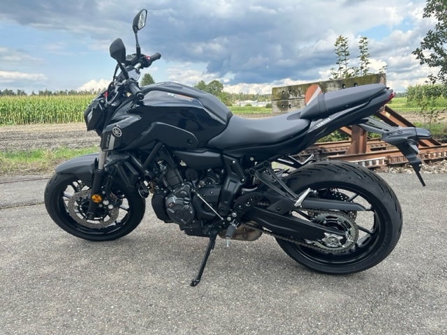 YAMAHA MT-07 - 5