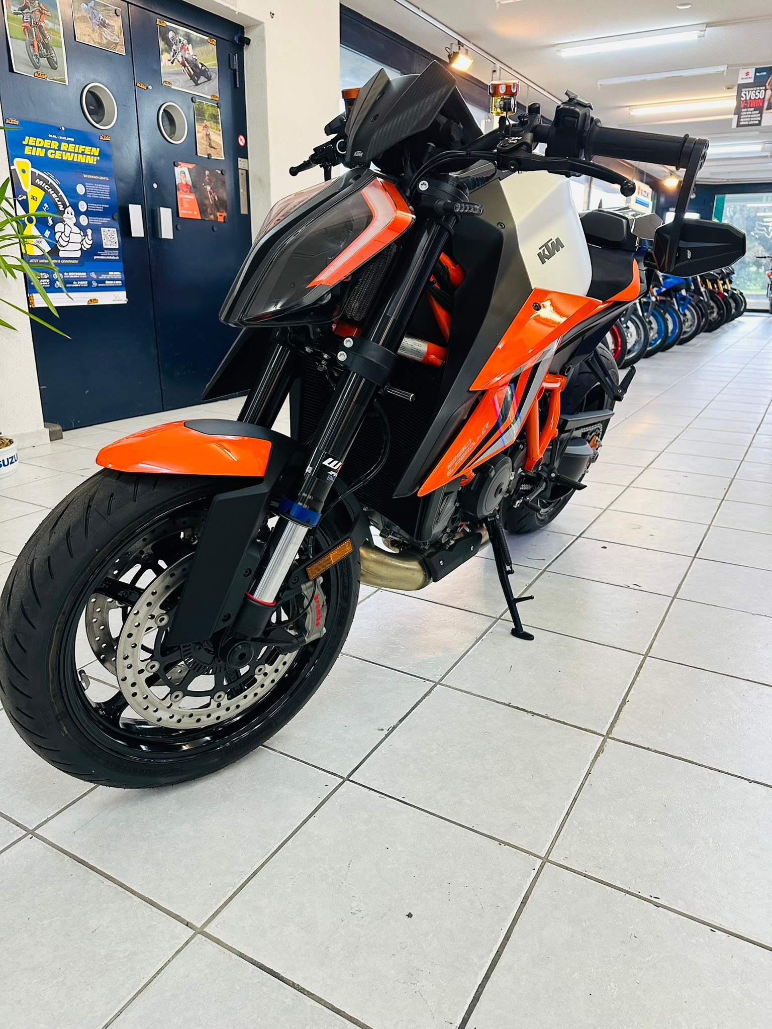 KTM 1290 Super Duke R EVO - 11
