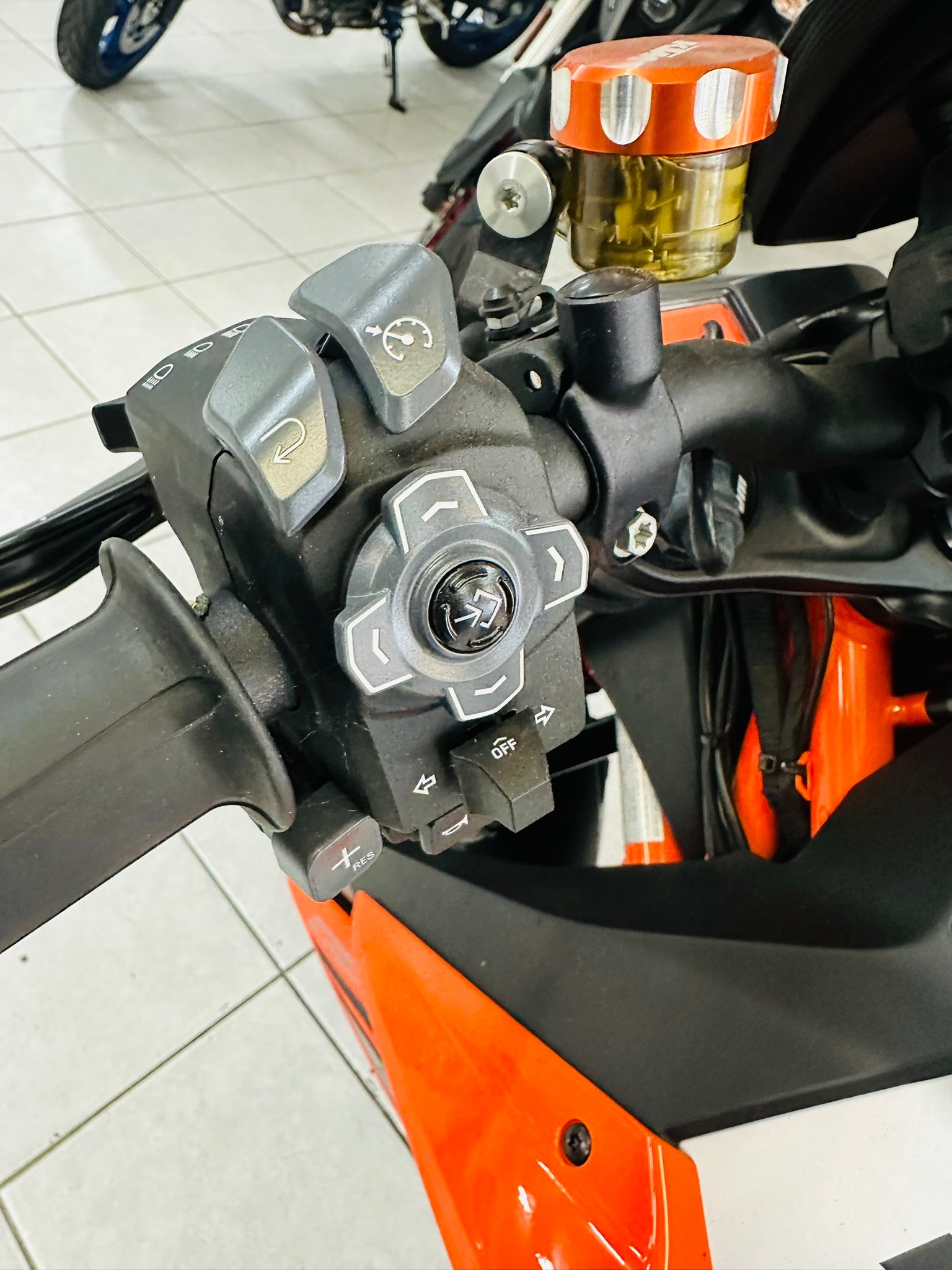 KTM 1290 Super Duke R EVO - 8