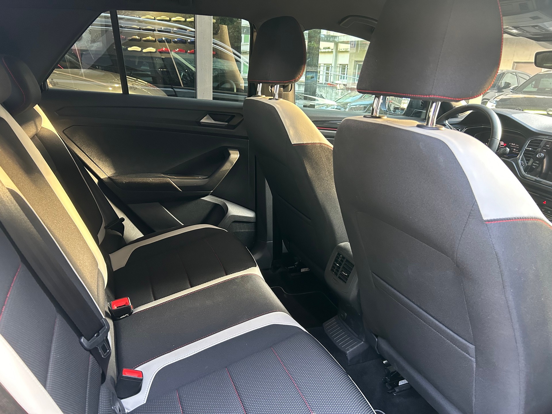 VW T-Roc 2.0 TSI Sport DSG 4Motion - 12