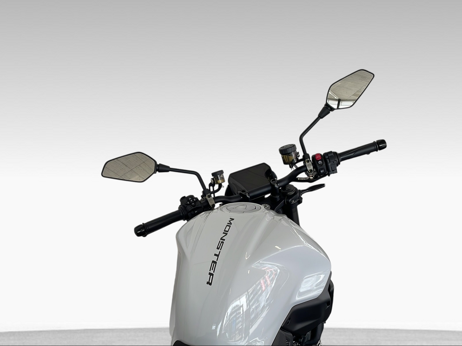 DUCATI 890 Monster + ABS - 7