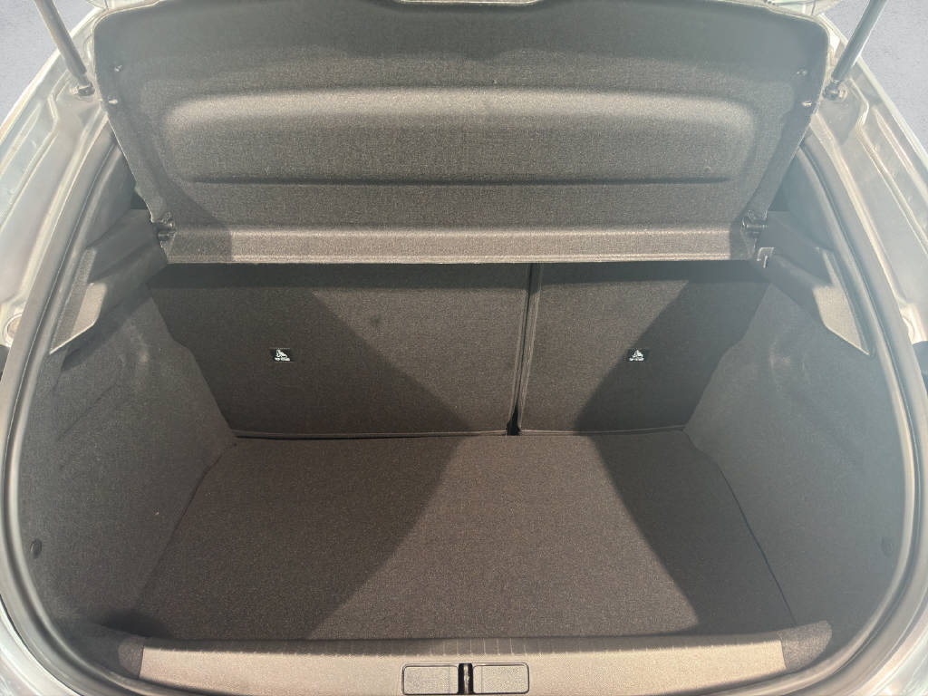 PEUGEOT 208 1.2 Hybrid Allure - 8
