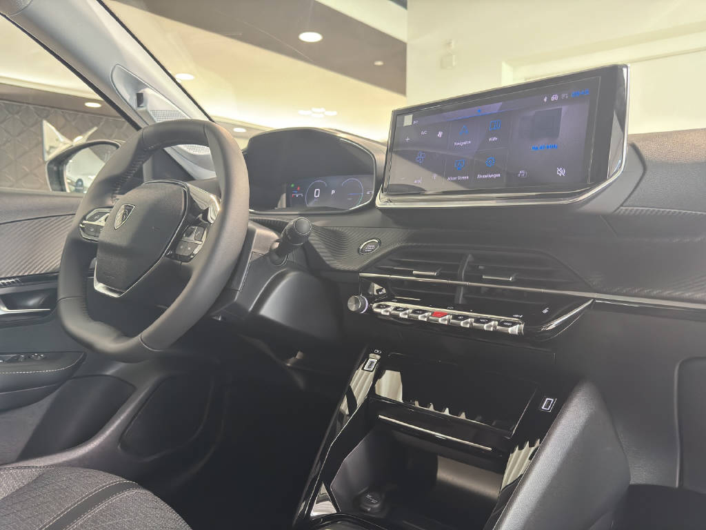 PEUGEOT 208 1.2 Hybrid Allure - 11