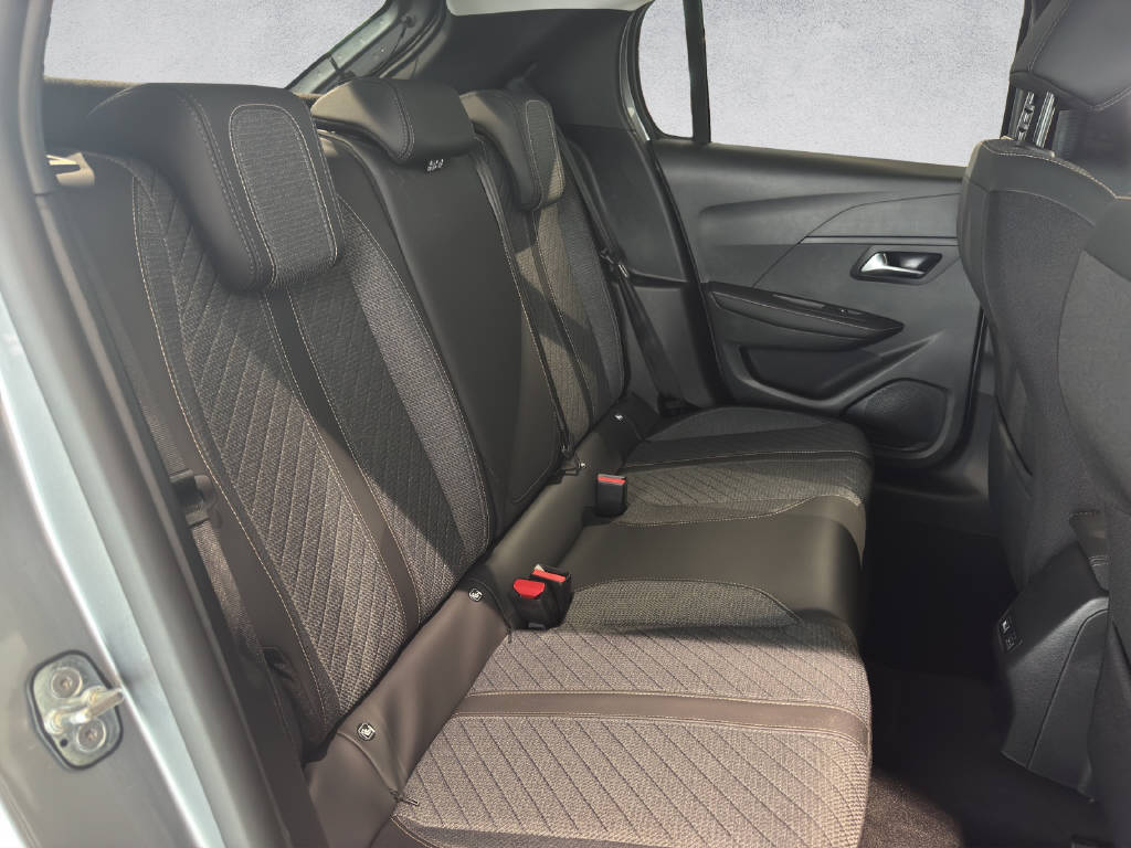 PEUGEOT 208 1.2 Hybrid Allure - 13