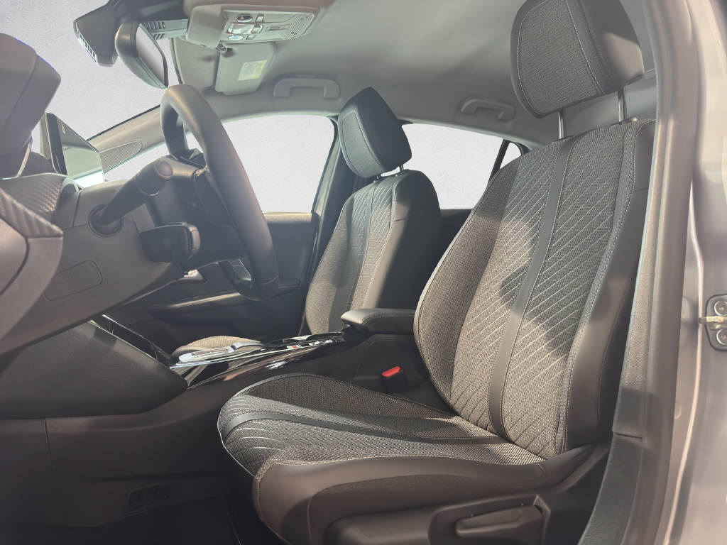 PEUGEOT 208 1.2 Hybrid Allure - 10