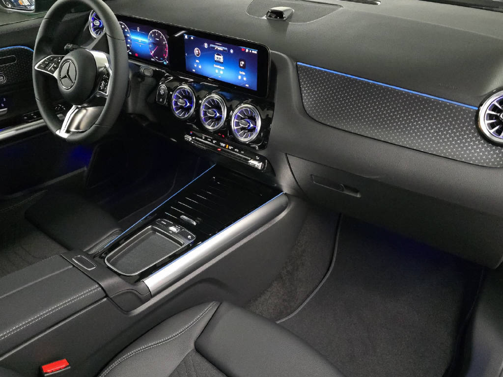 MERCEDES-BENZ GLA 200 Night Star | Auto Lang Special Offer 4 of 8 - 11