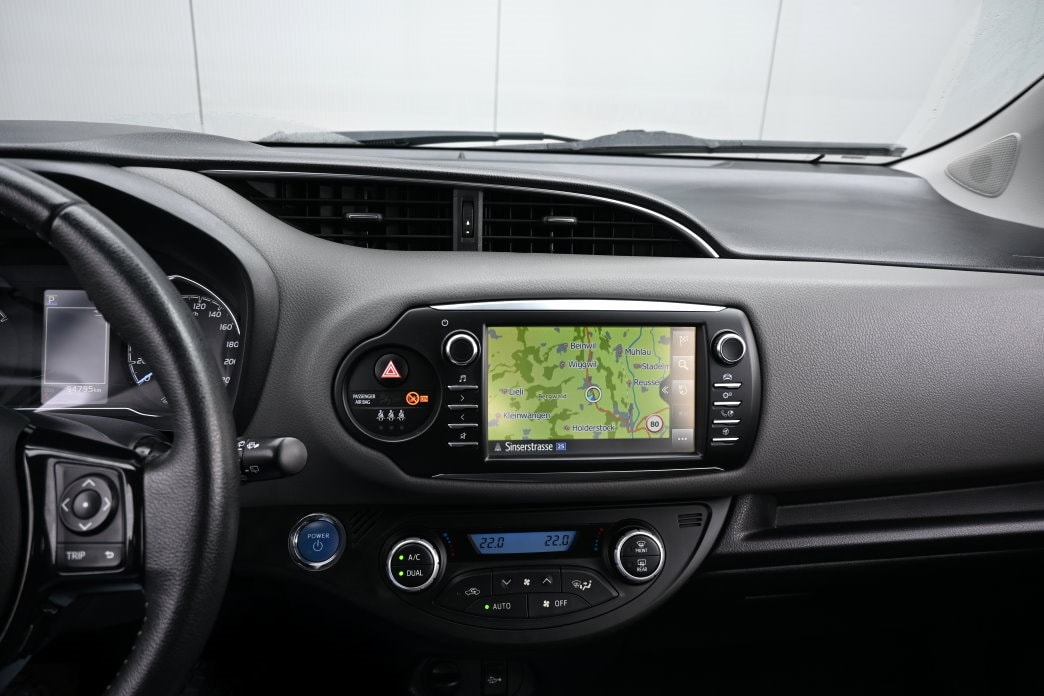 TOYOTA Yaris 1.5 VVT-i Hybrid Comfort e-CVT - 12