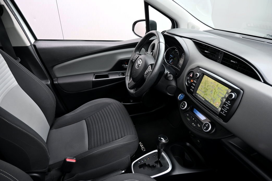 TOYOTA Yaris 1.5 VVT-i Hybrid Comfort e-CVT - 7