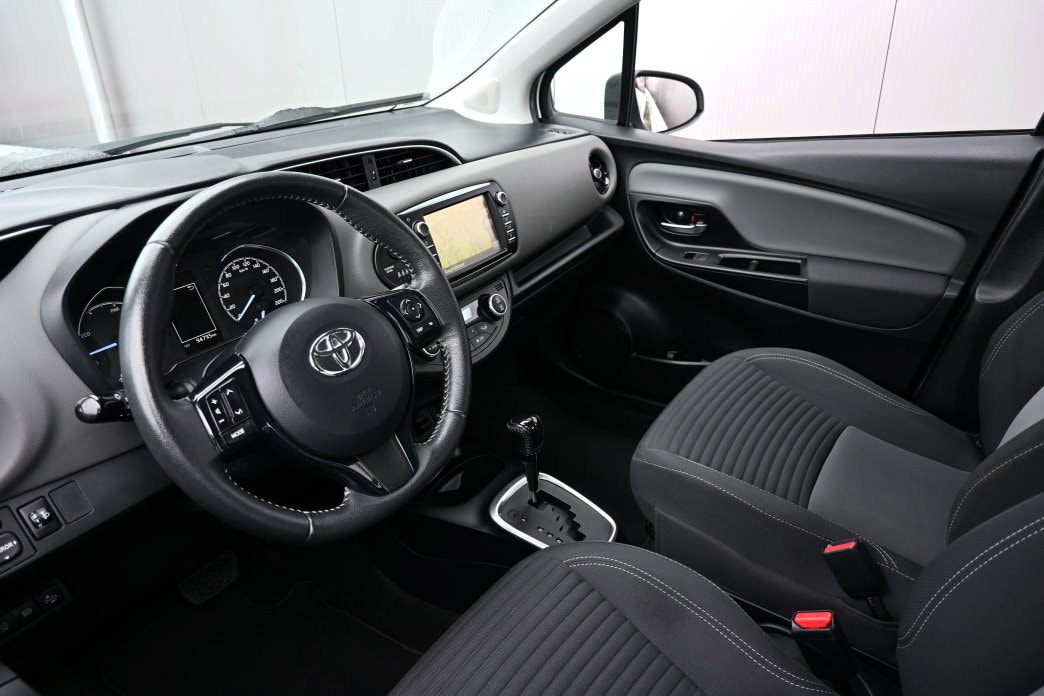 TOYOTA Yaris 1.5 VVT-i Hybrid Comfort e-CVT - 9