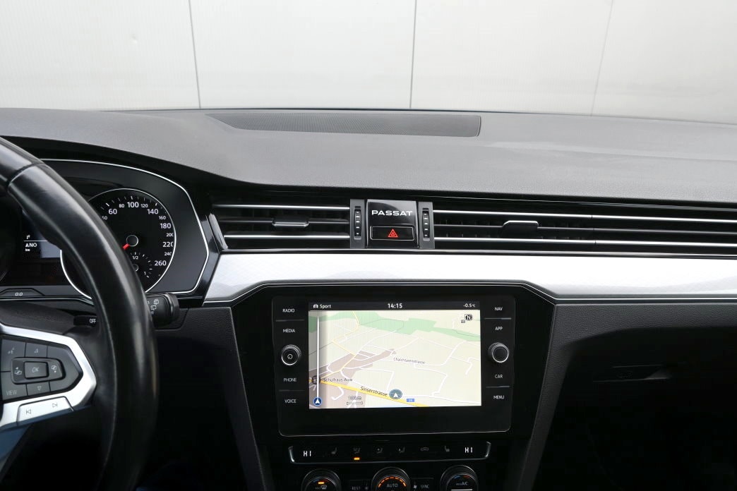 VW Passat 2.0 TDI BMT Elegance DSG - 12