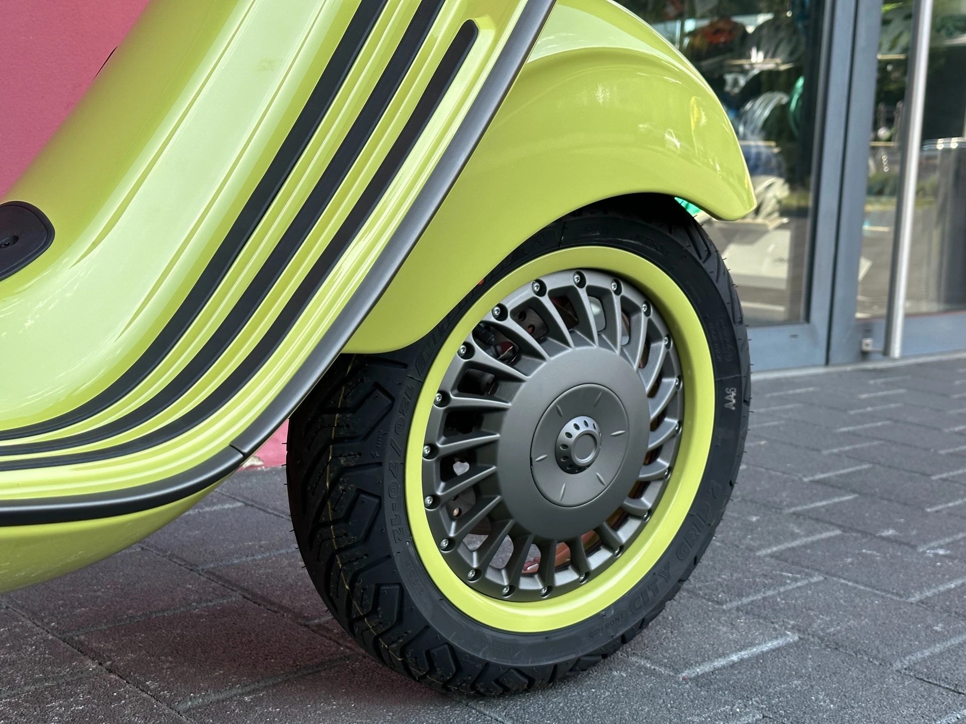 PIAGGIO Vespa 946 125 "BUNNY" 10° Anniversario - 12