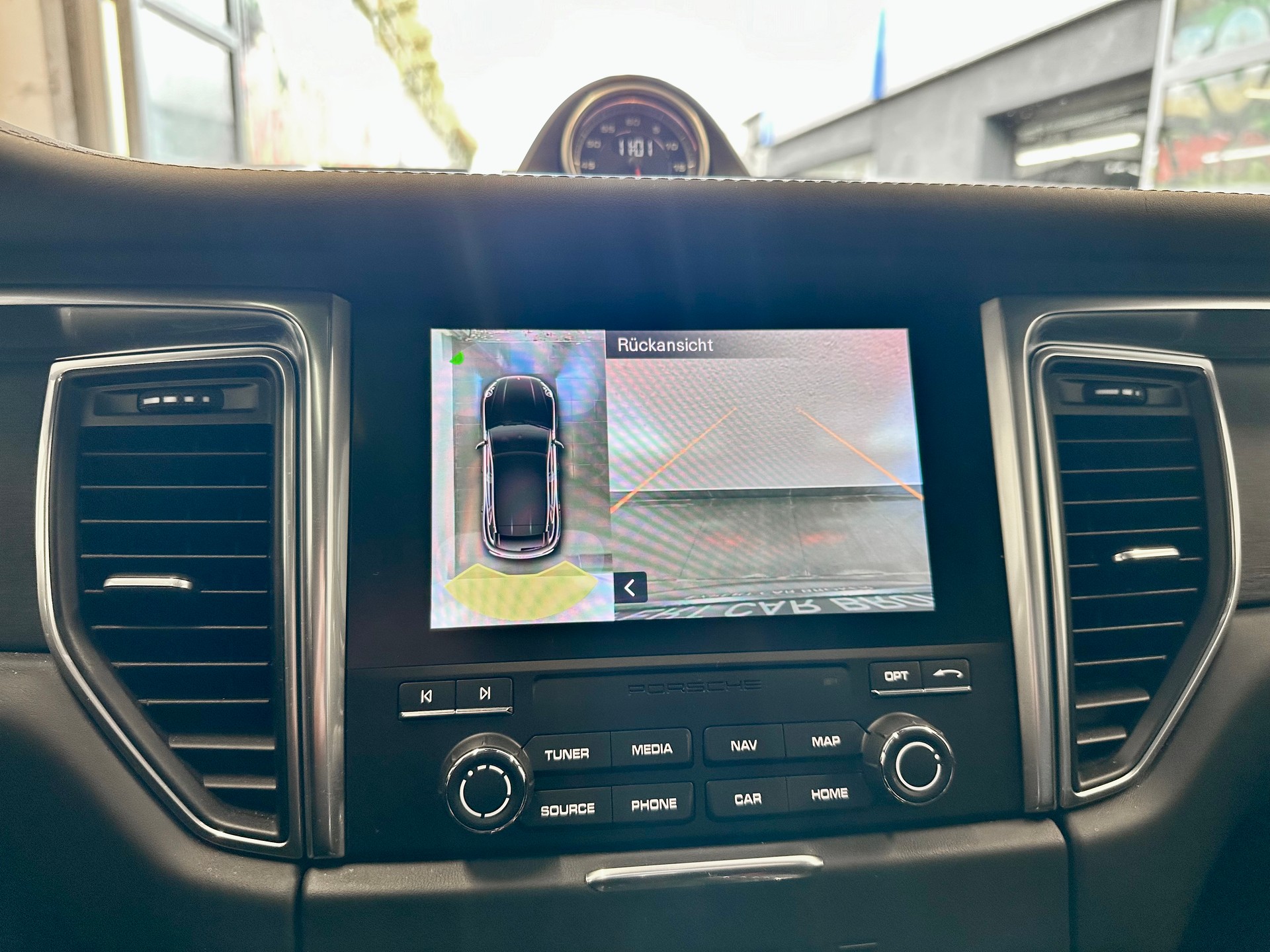 PORSCHE Macan GTS PDK - 30