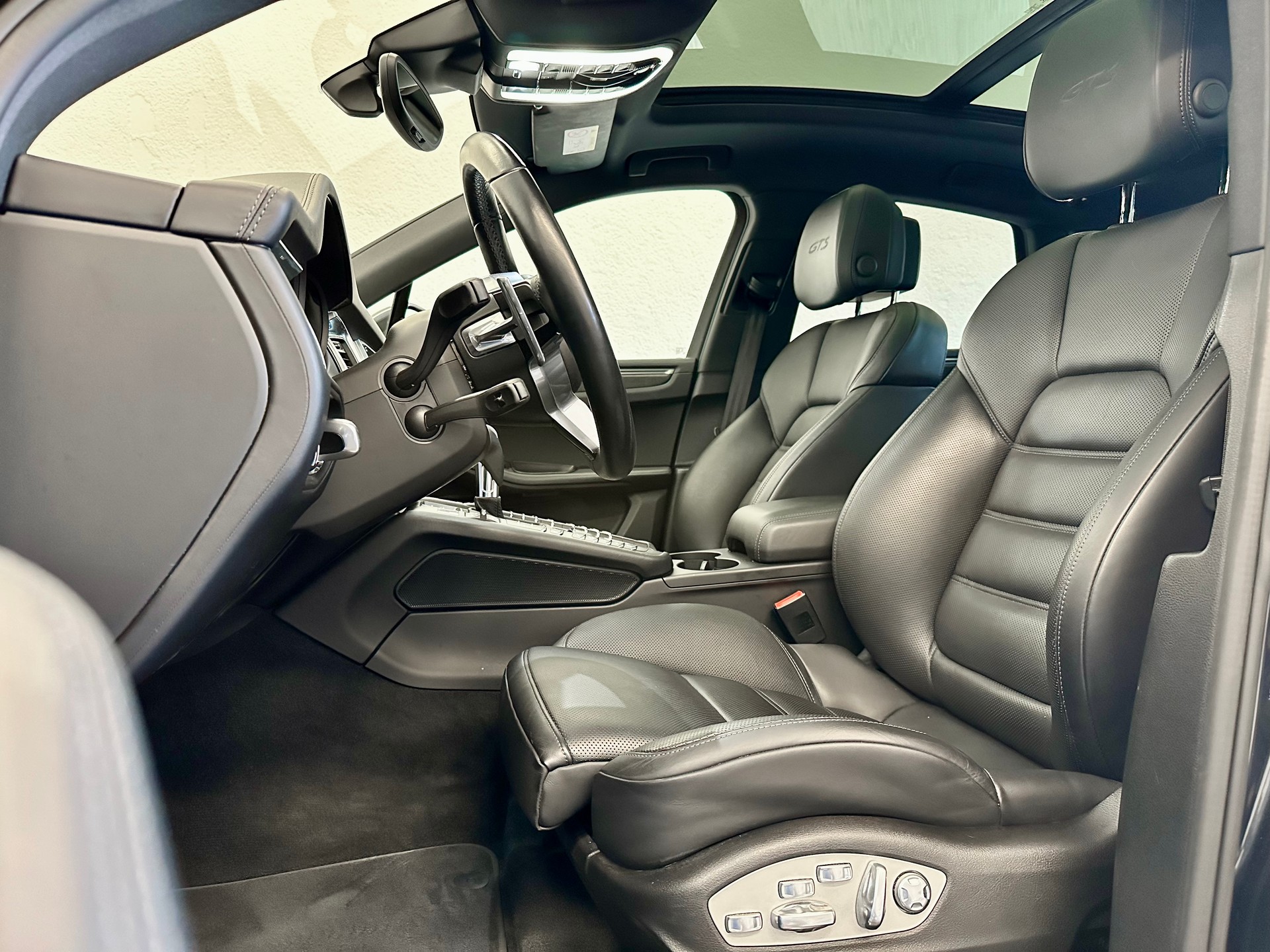 PORSCHE Macan GTS PDK - 17