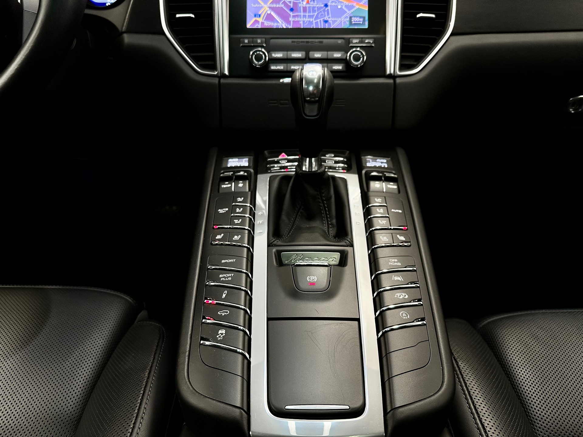 PORSCHE Macan GTS PDK - 22