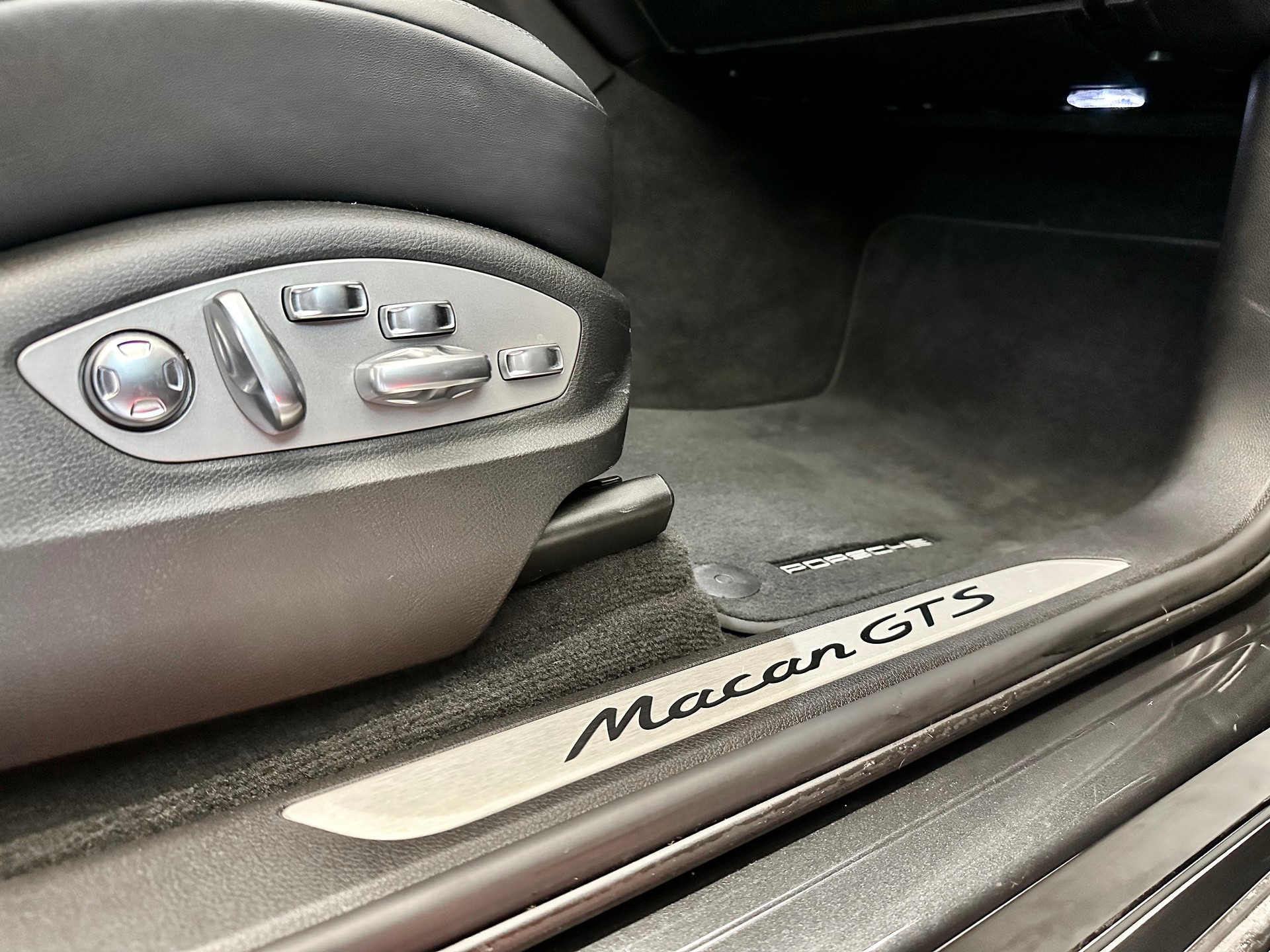 PORSCHE Macan GTS PDK - 23