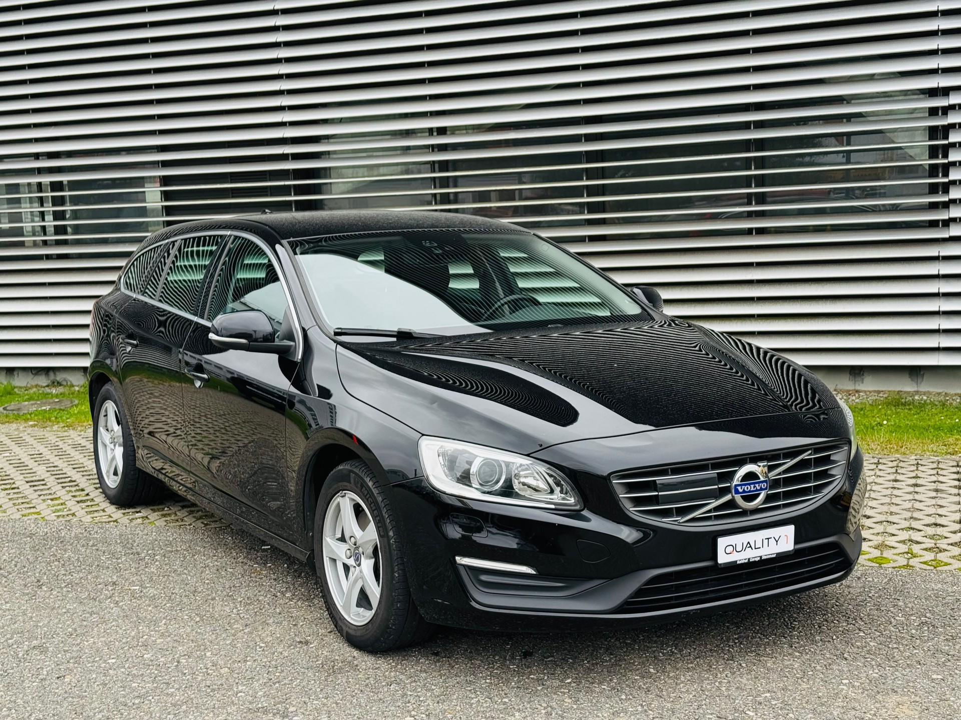 VOLVO V60 D3 Summum Geartronic