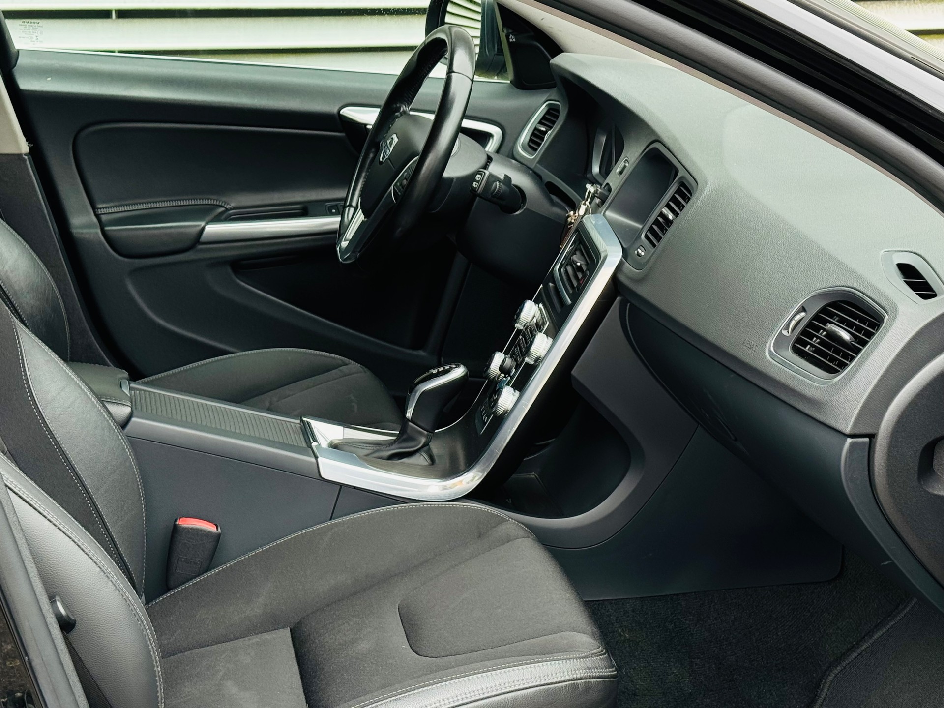 VOLVO V60 D3 Summum Geartronic - 9