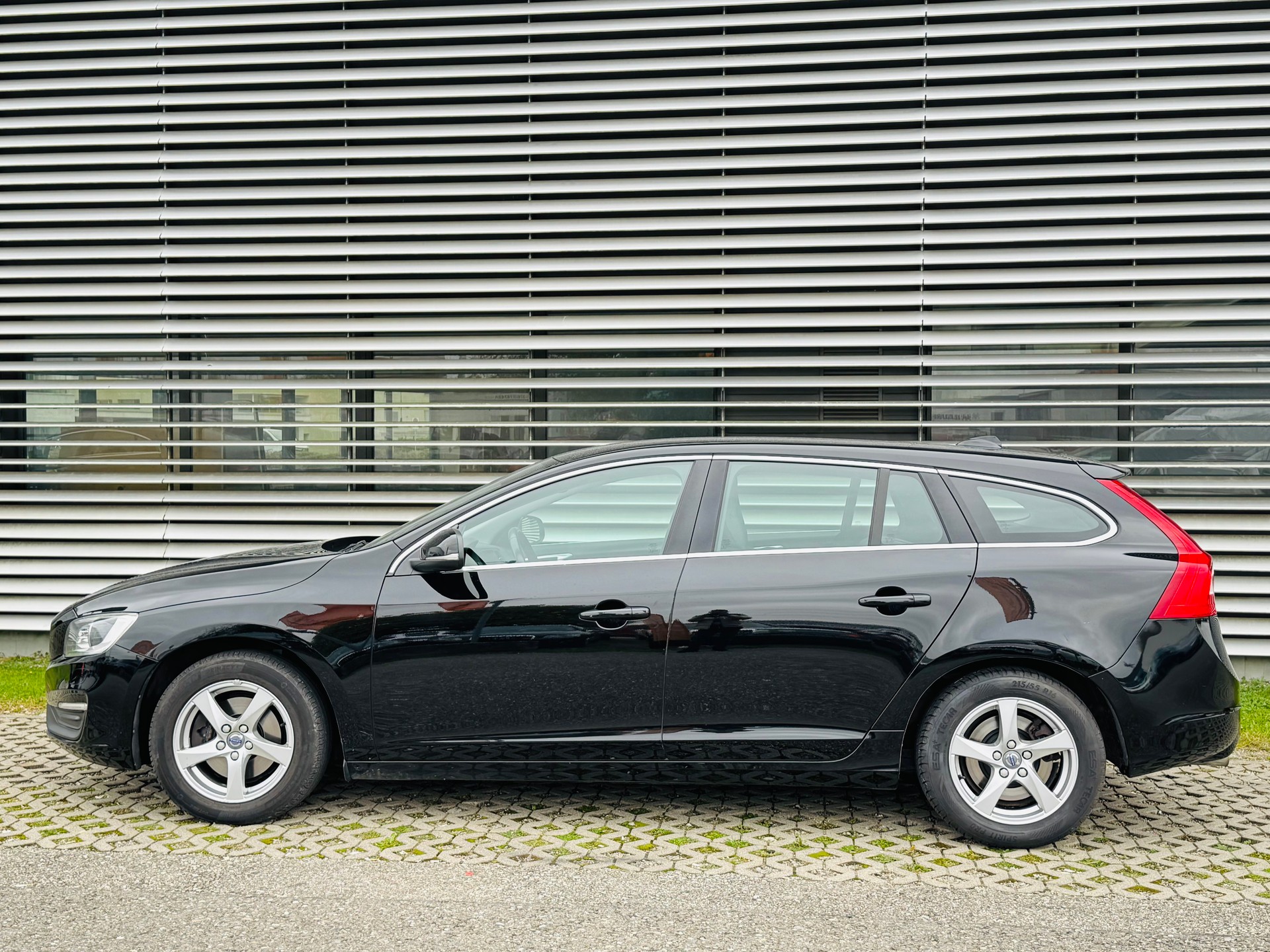 VOLVO V60 D3 Summum Geartronic - 4