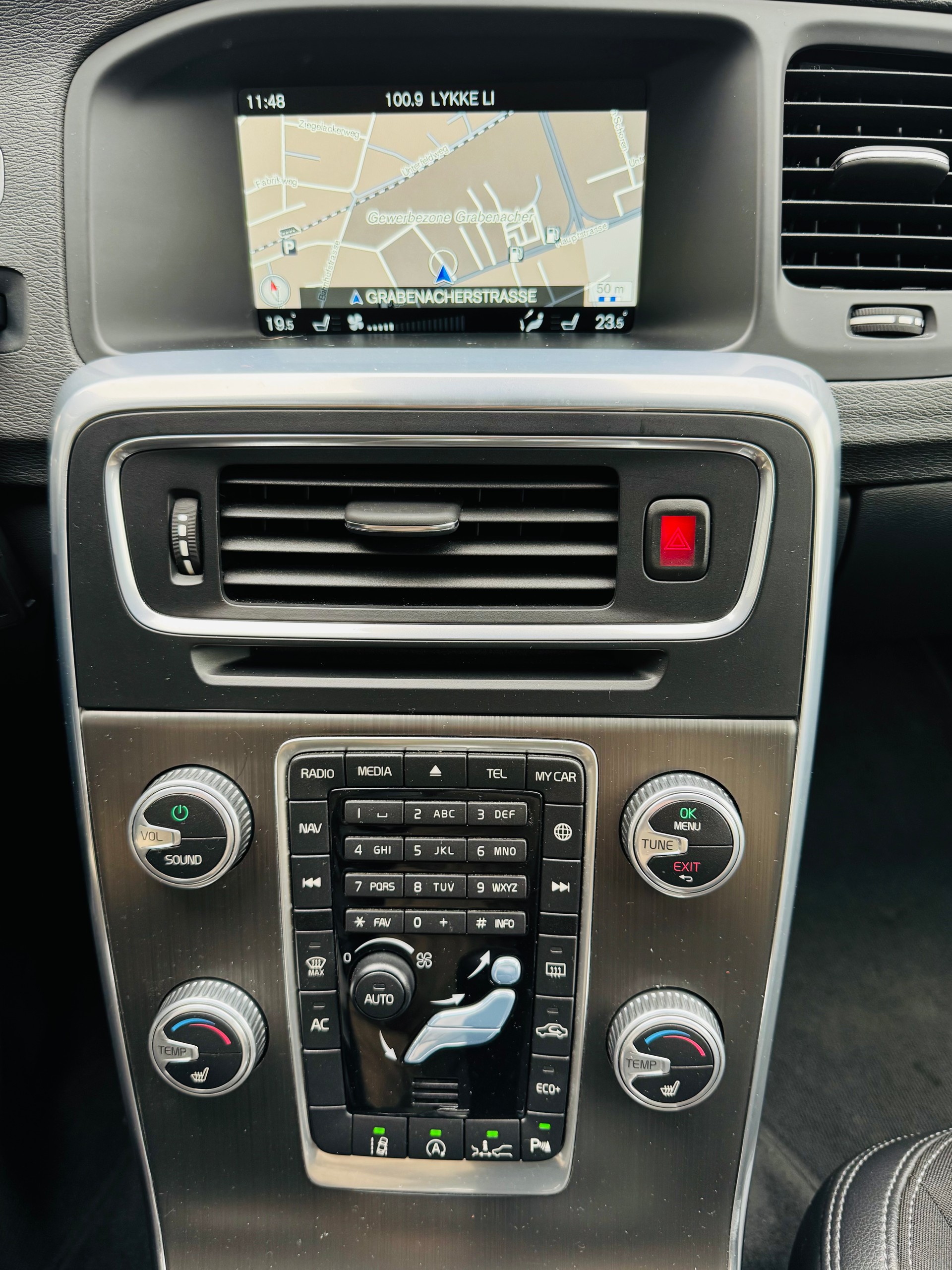 VOLVO V60 D3 Summum Geartronic - 11