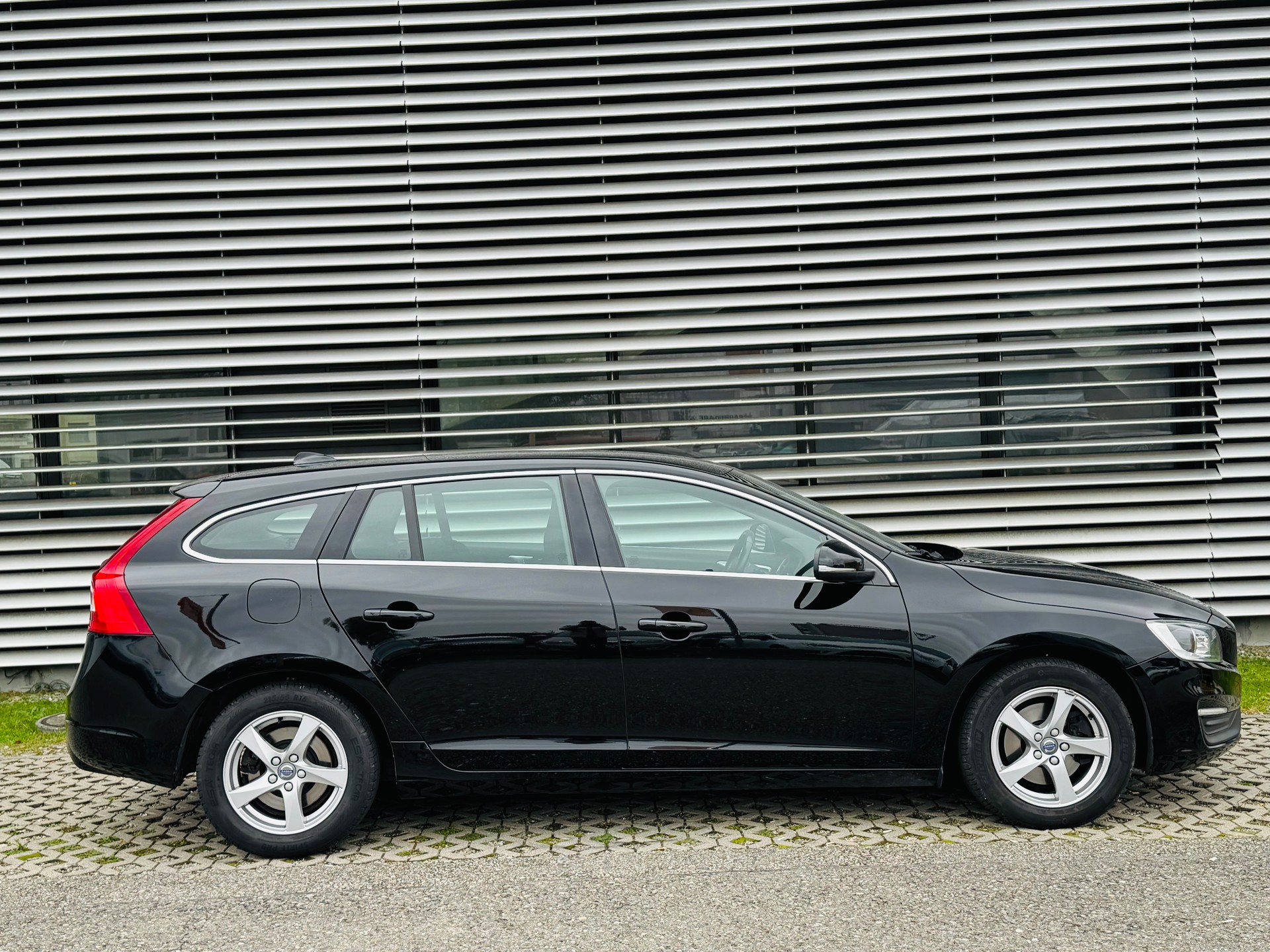 VOLVO V60 D3 Summum Geartronic - 7
