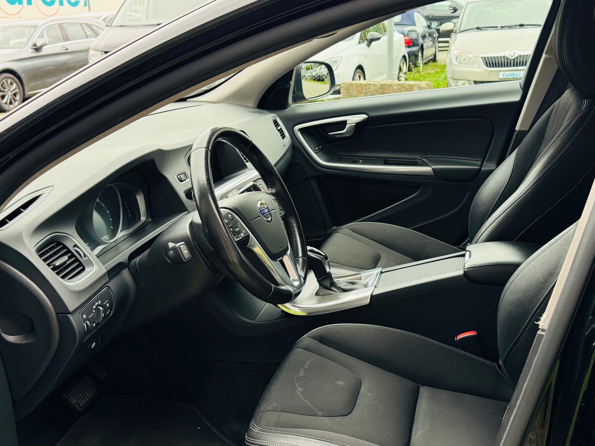 VOLVO V60 D3 Summum Geartronic - 8