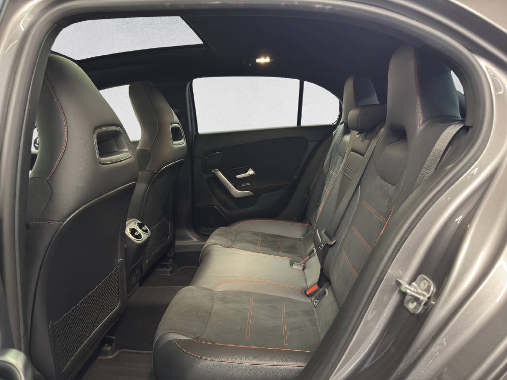 MERCEDES-BENZ A 250 e AMG Line - 13