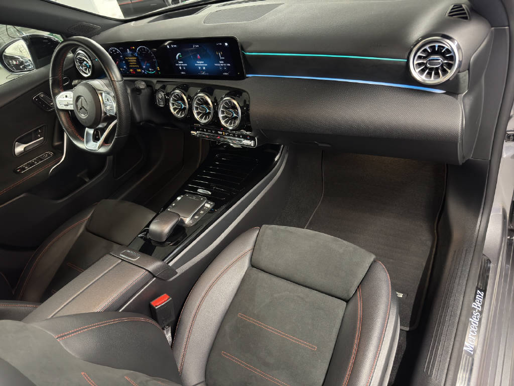 MERCEDES-BENZ A 250 e AMG Line - 11