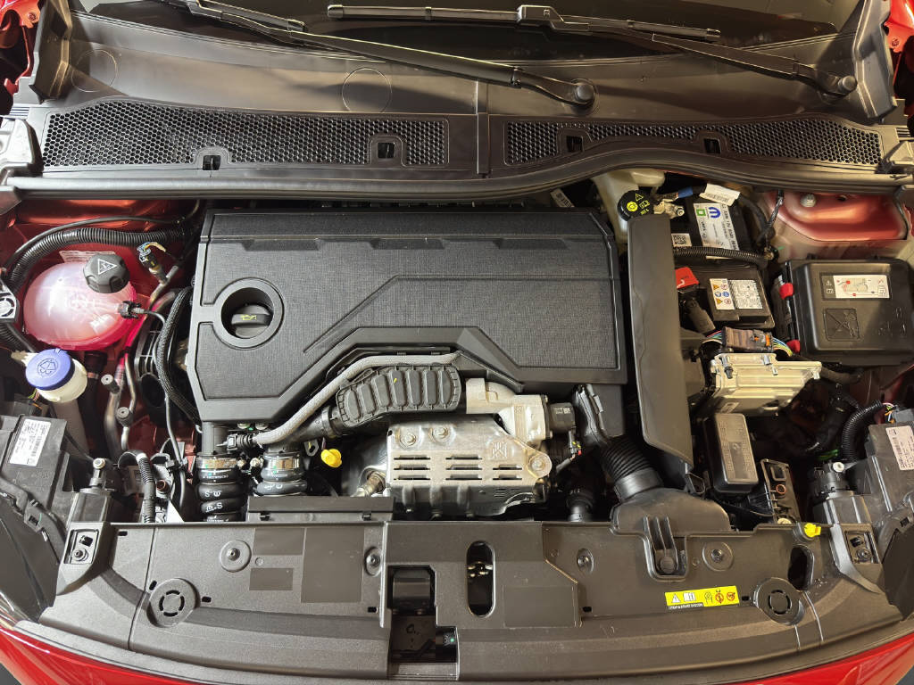 PEUGEOT 208 1.2 Hybrid Allure - 9