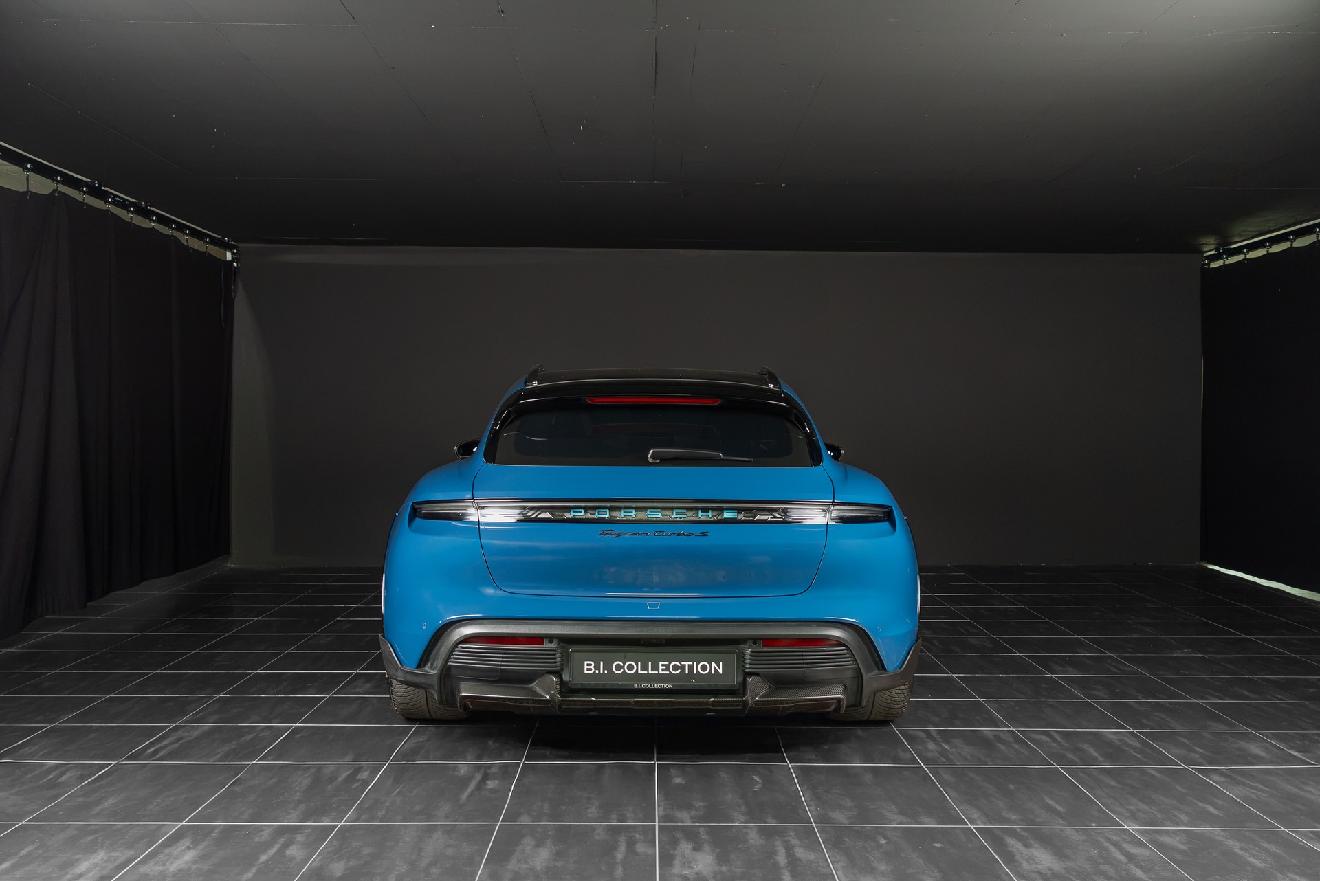 PORSCHE Taycan Turbo S Cross Turismo - 5