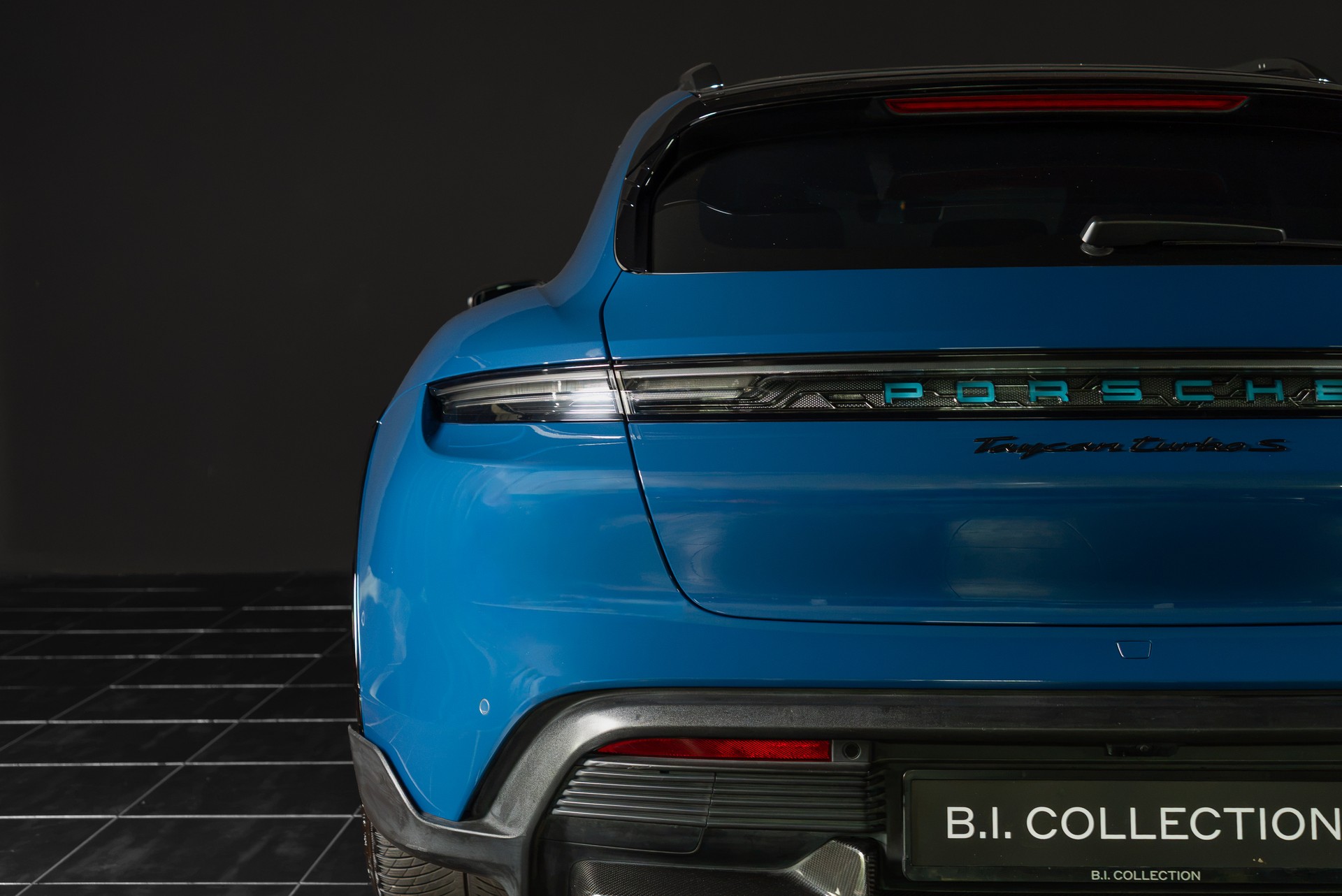 PORSCHE Taycan Turbo S Cross Turismo - 6