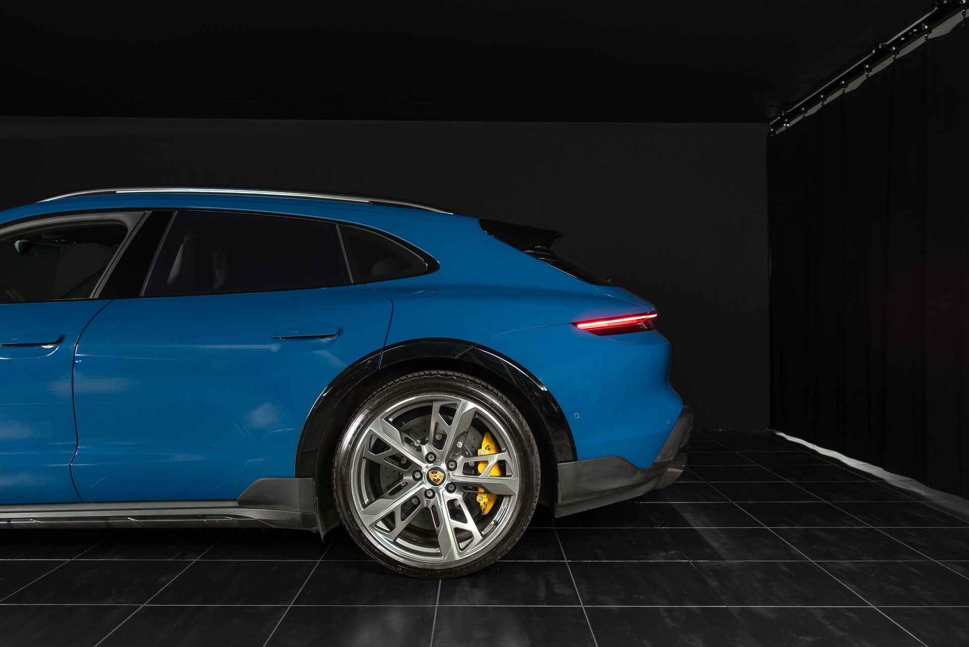 PORSCHE Taycan Turbo S Cross Turismo - 4