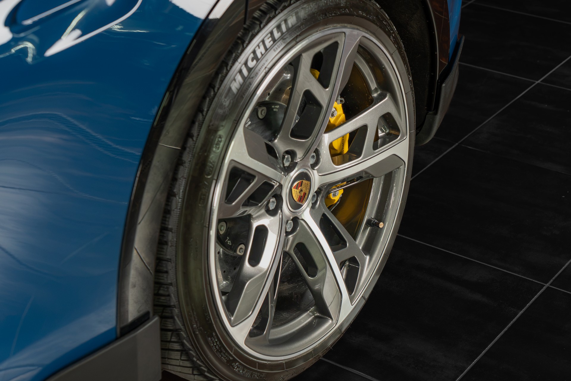 PORSCHE Taycan Turbo S Cross Turismo - 8