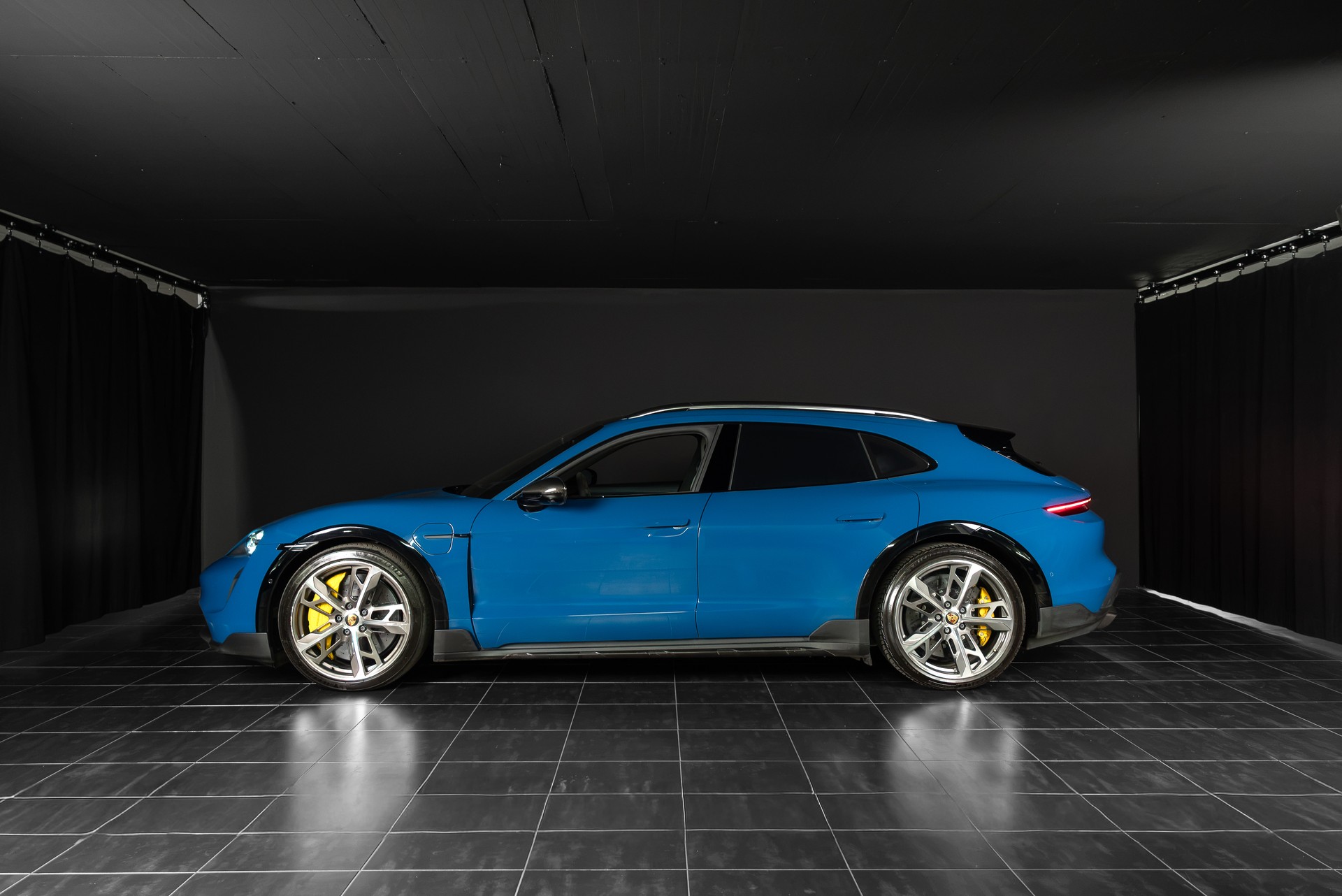 PORSCHE Taycan Turbo S Cross Turismo - 2