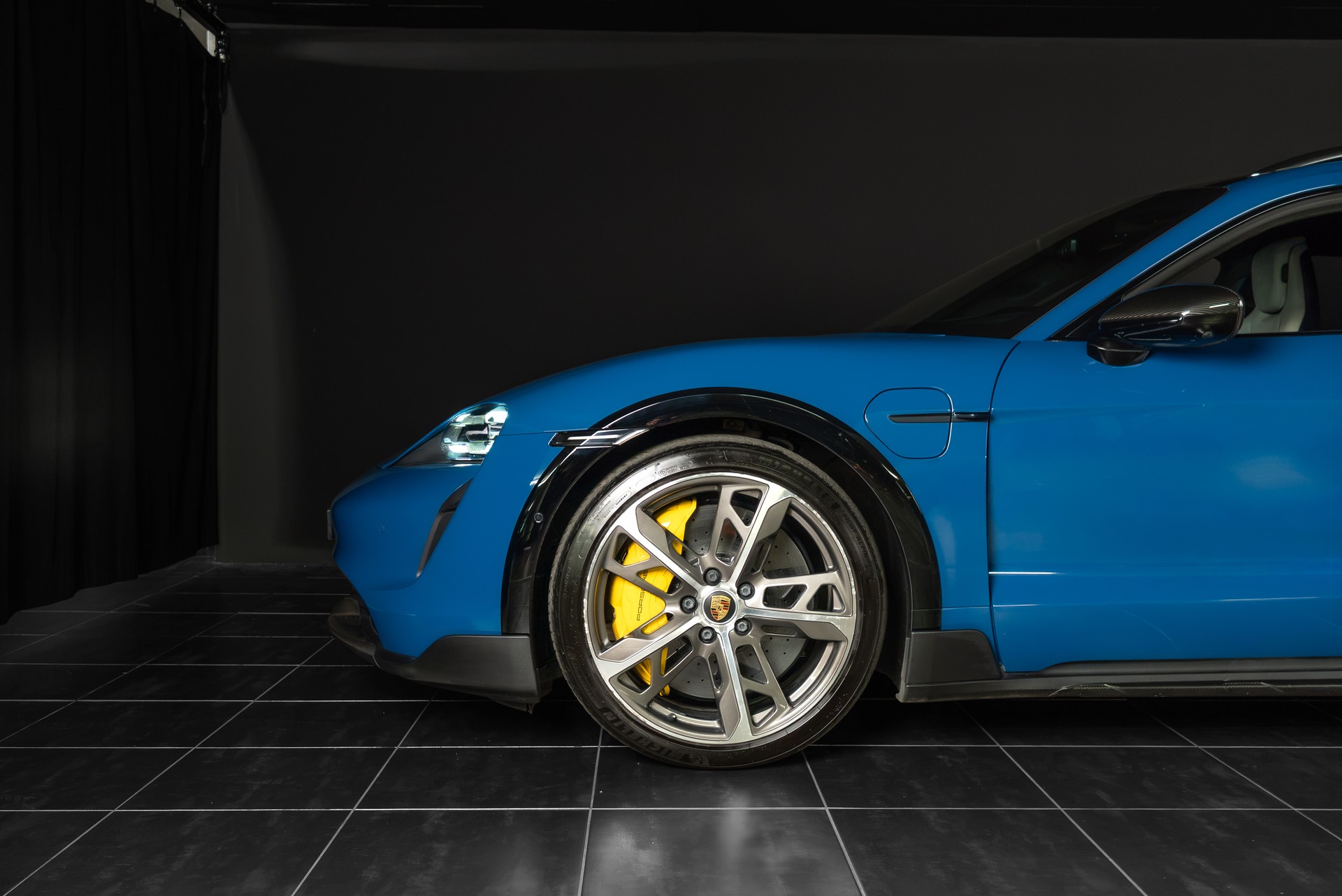 PORSCHE Taycan Turbo S Cross Turismo - 3