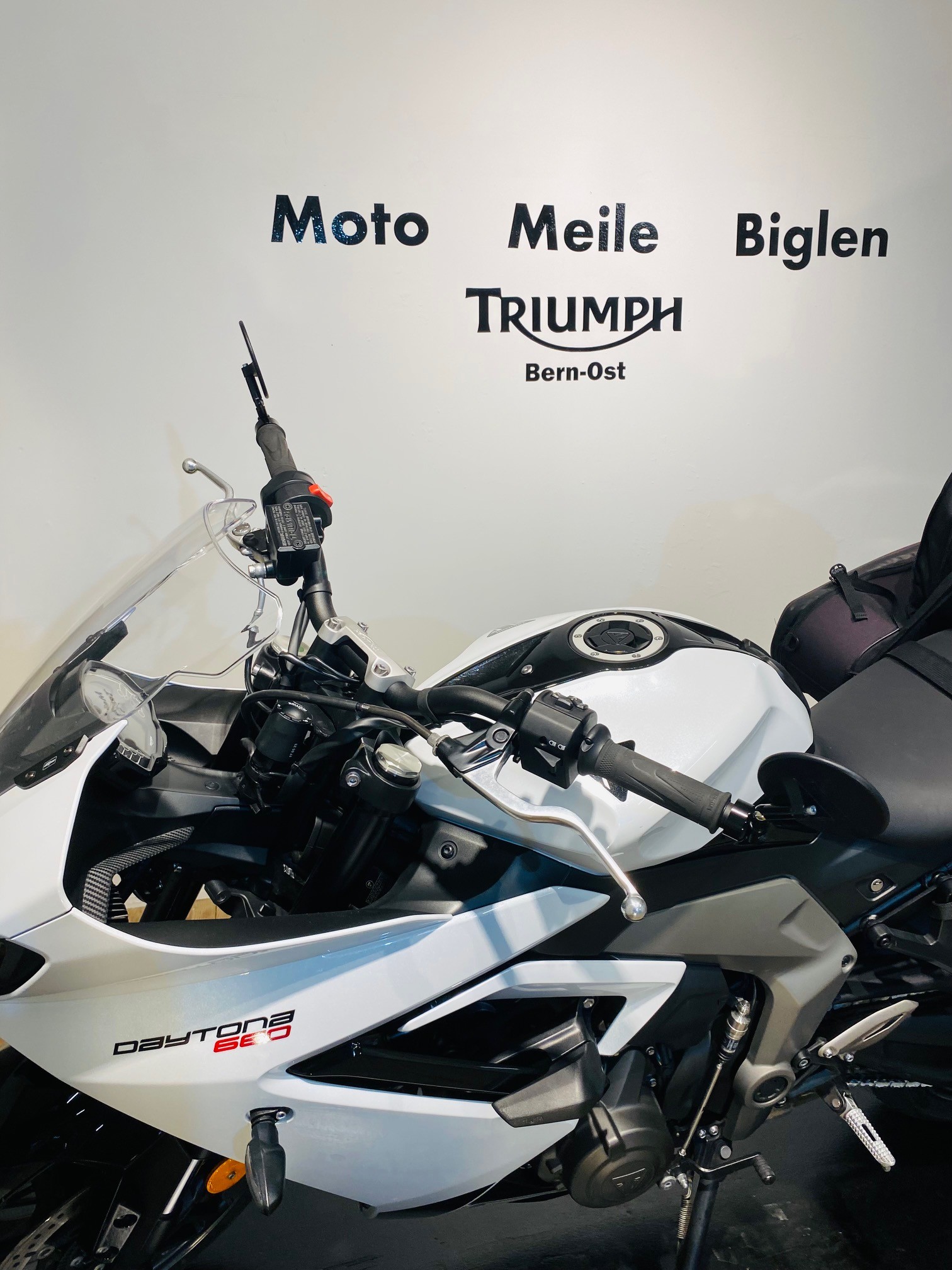 TRIUMPH Daytona 660 - 8