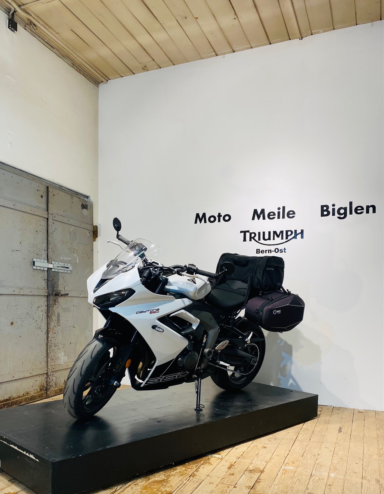 TRIUMPH Daytona 660 - 4