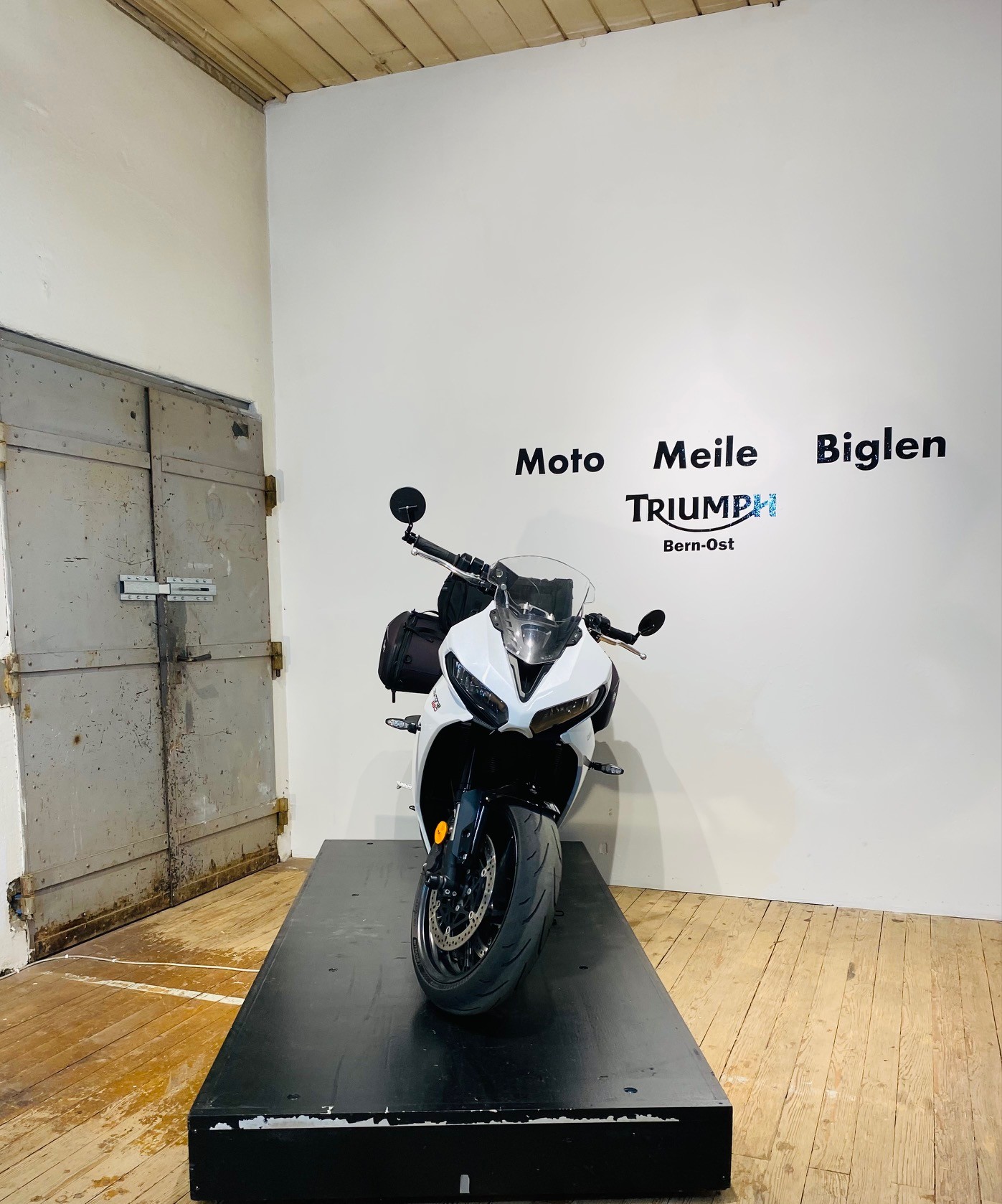 TRIUMPH Daytona 660 - 2