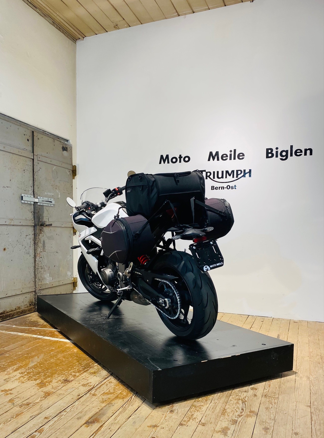 TRIUMPH Daytona 660 - 10