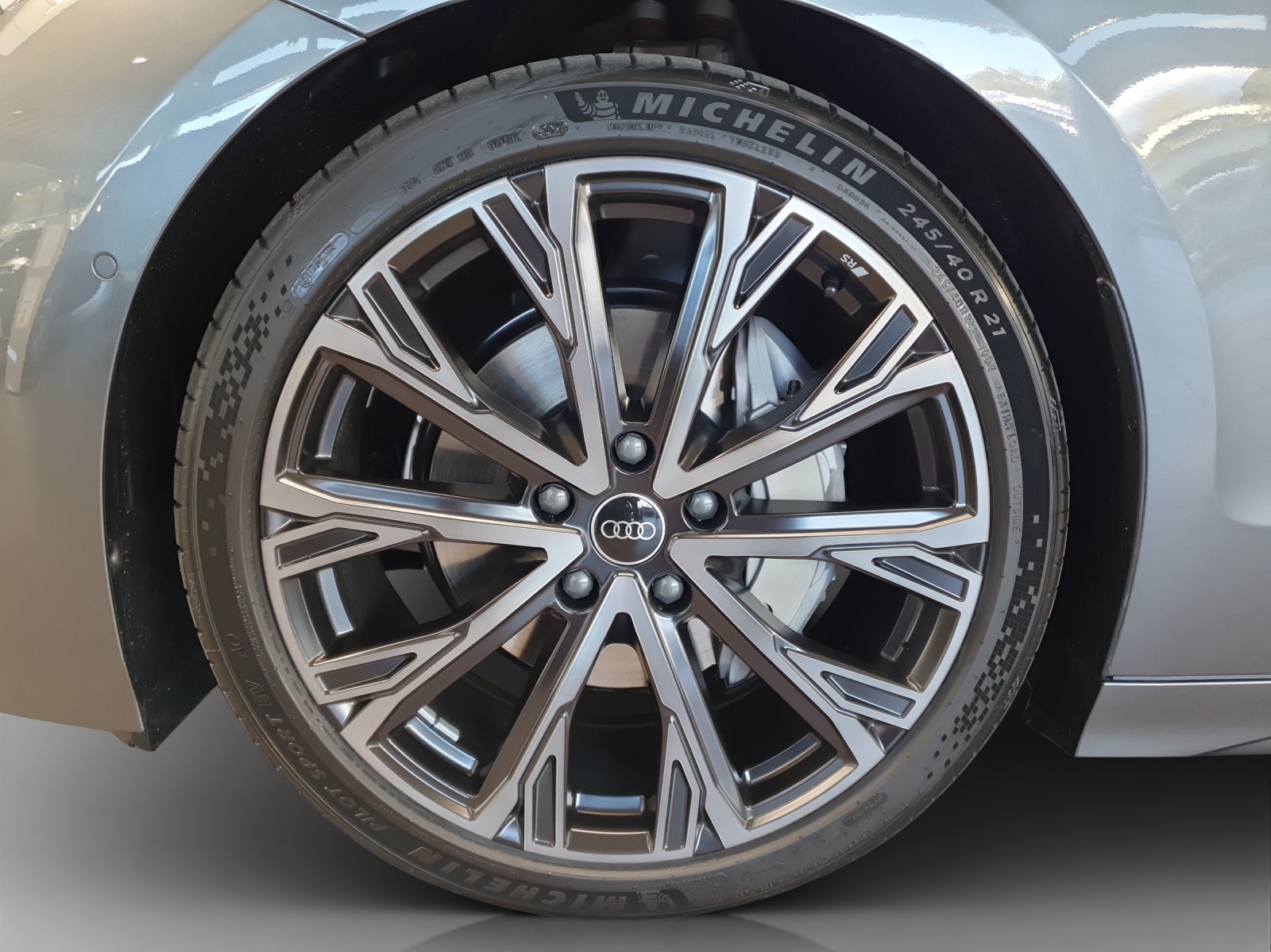 AUDI A6 Avant e-tron quattro - 14