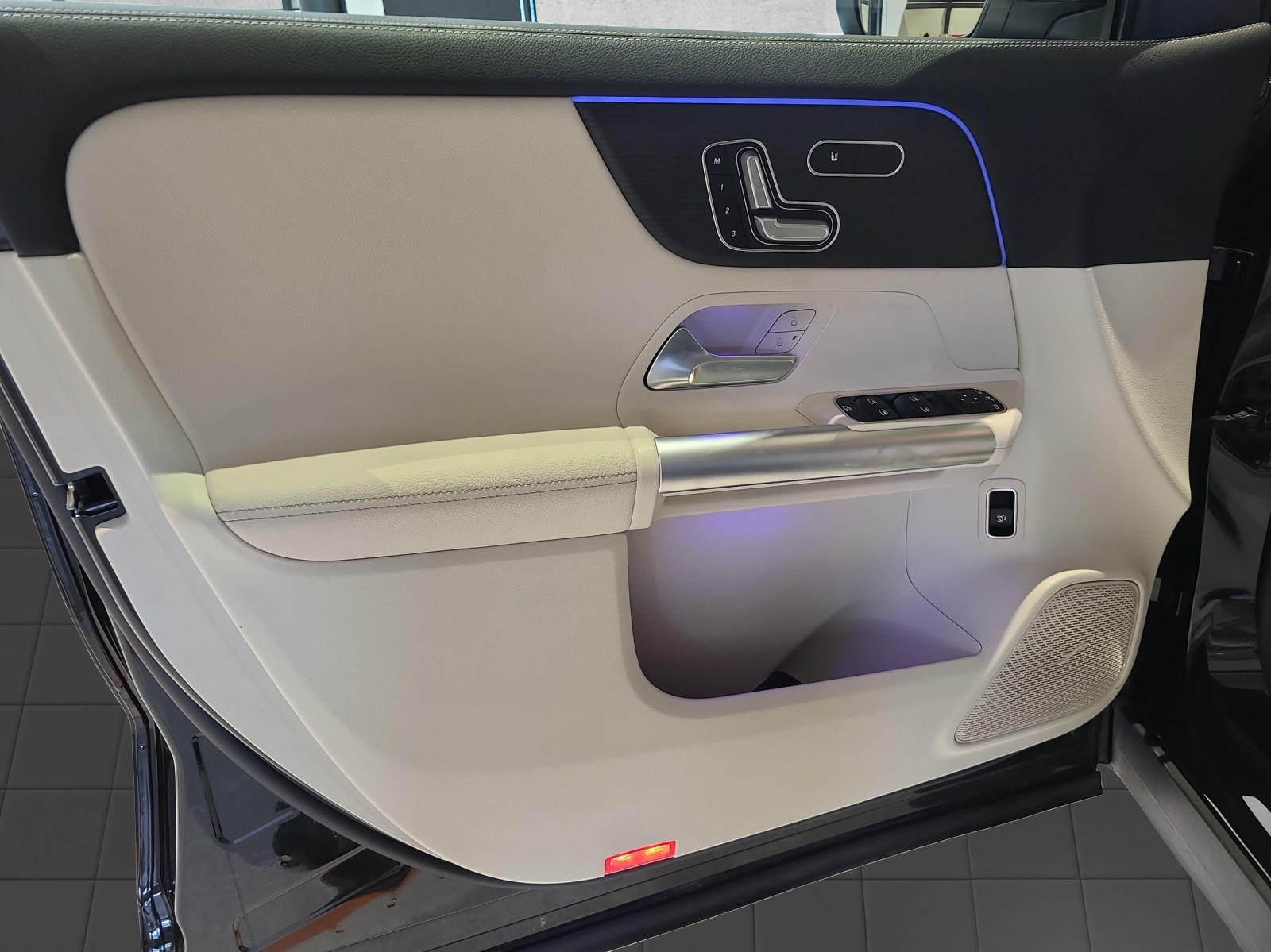 MERCEDES-BENZ EQA 250 - 9