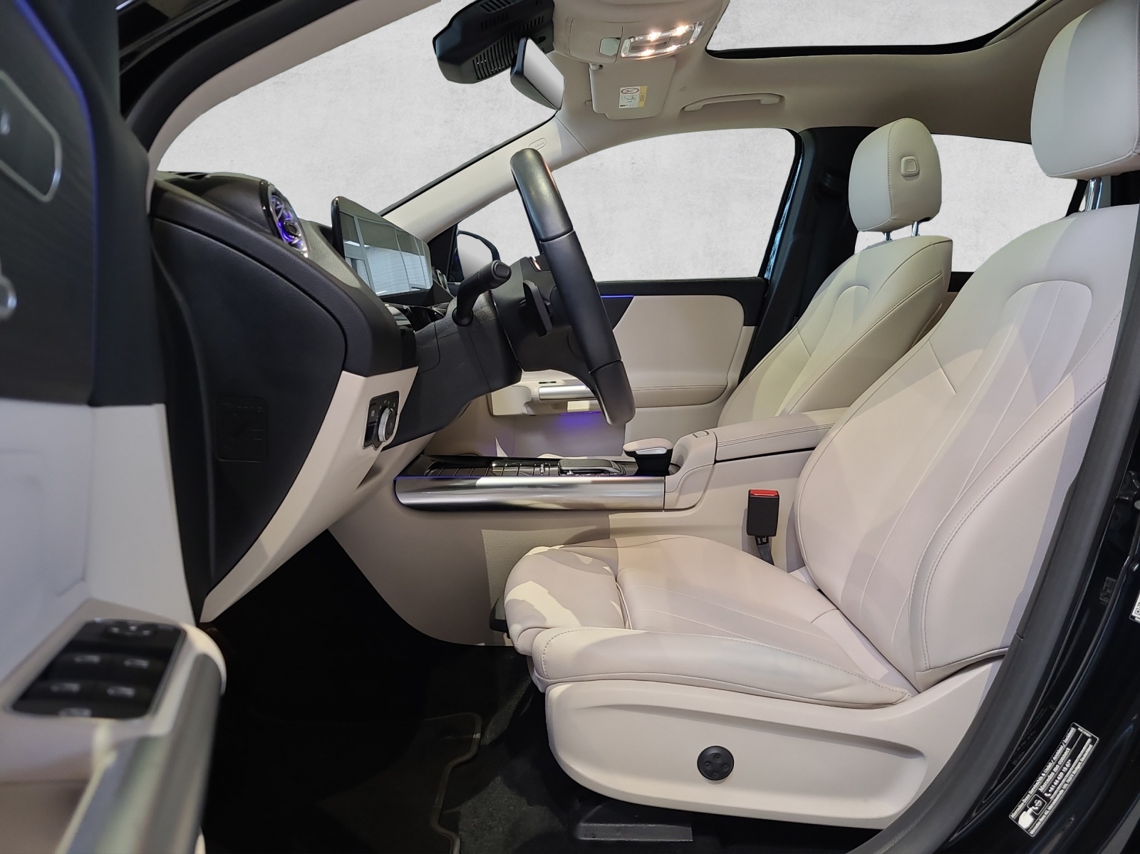 MERCEDES-BENZ EQA 250 - 8