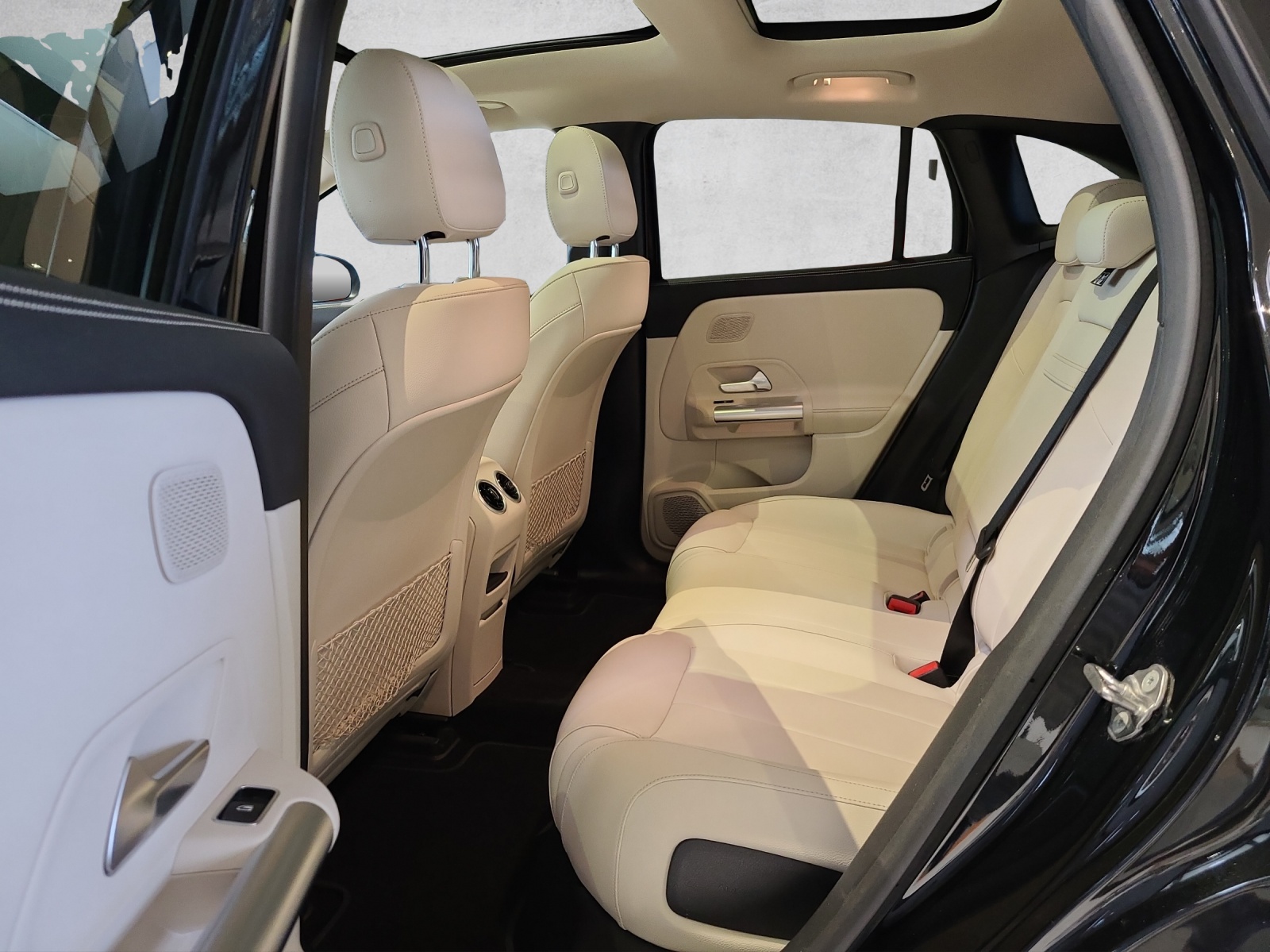 MERCEDES-BENZ EQA 250 - 11