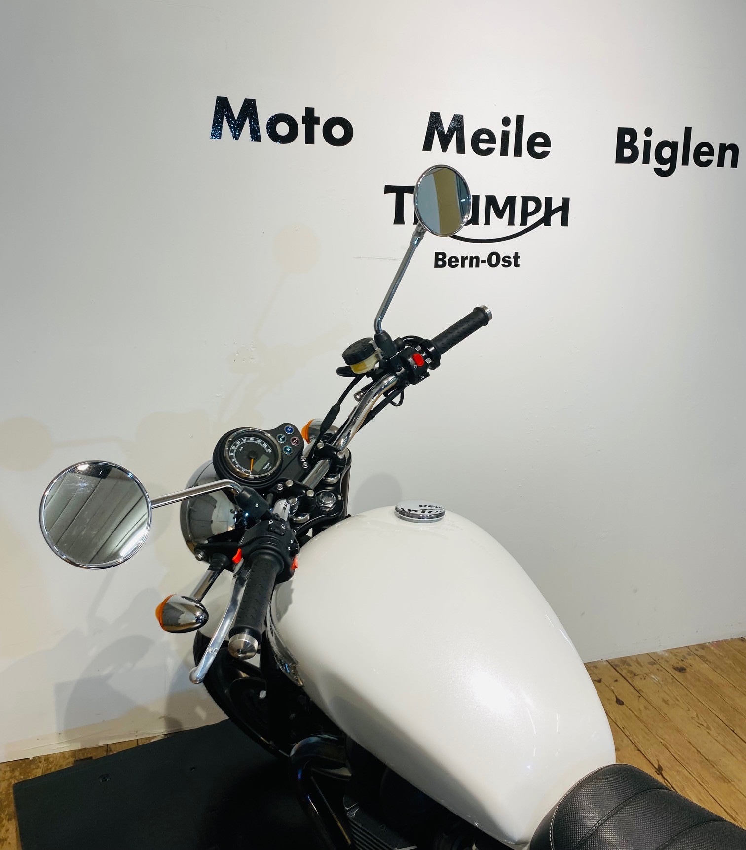 TRIUMPH Bonneville 900 i - 4
