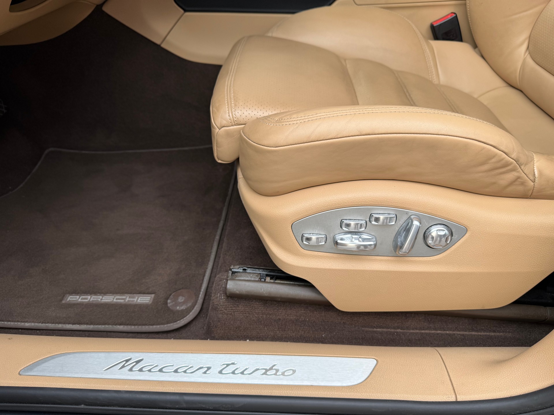 PORSCHE Macan Turbo Performance PDK - 9