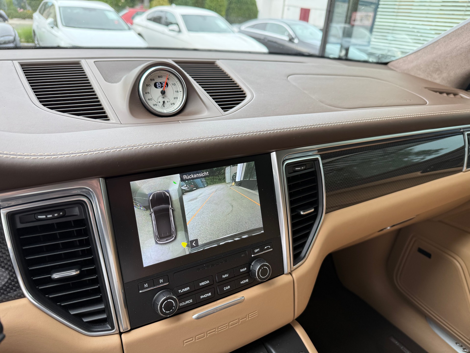 PORSCHE Macan Turbo Performance PDK - 12