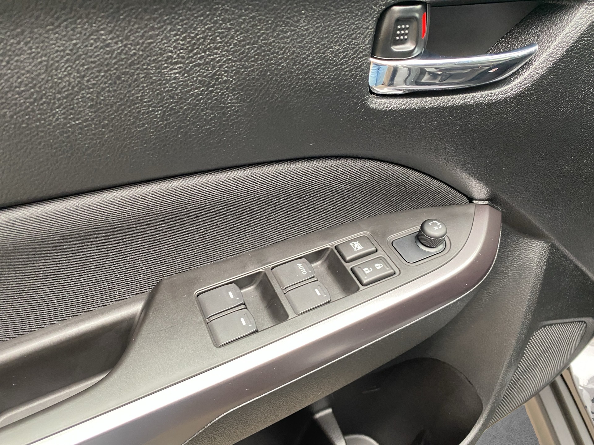 SUZUKI Vitara 1.4 Boosterjet Compact + 4x4 Hybrid Automatic - 18